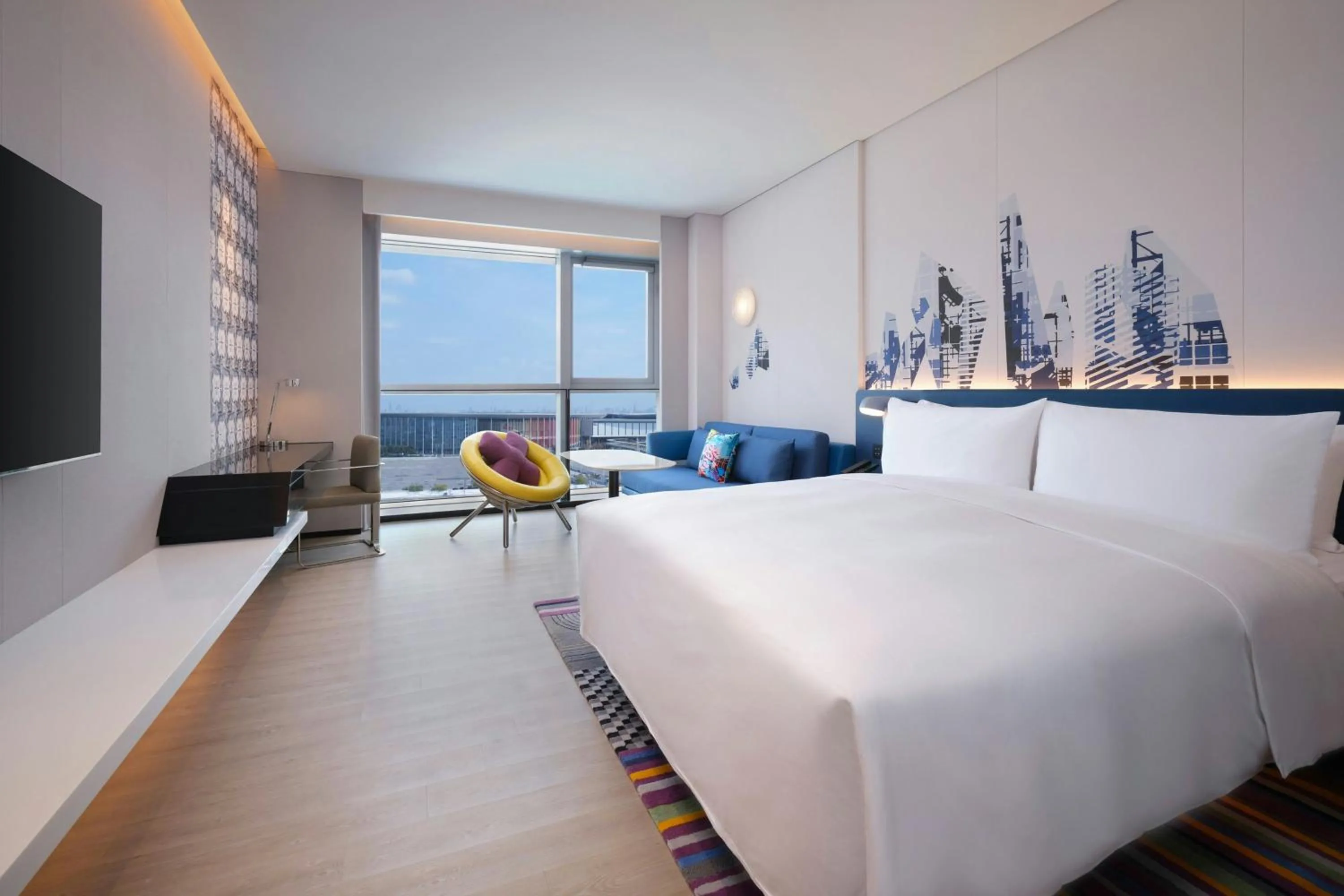Photo of the whole room, Bed in Aloft Shanghai Hongqiao