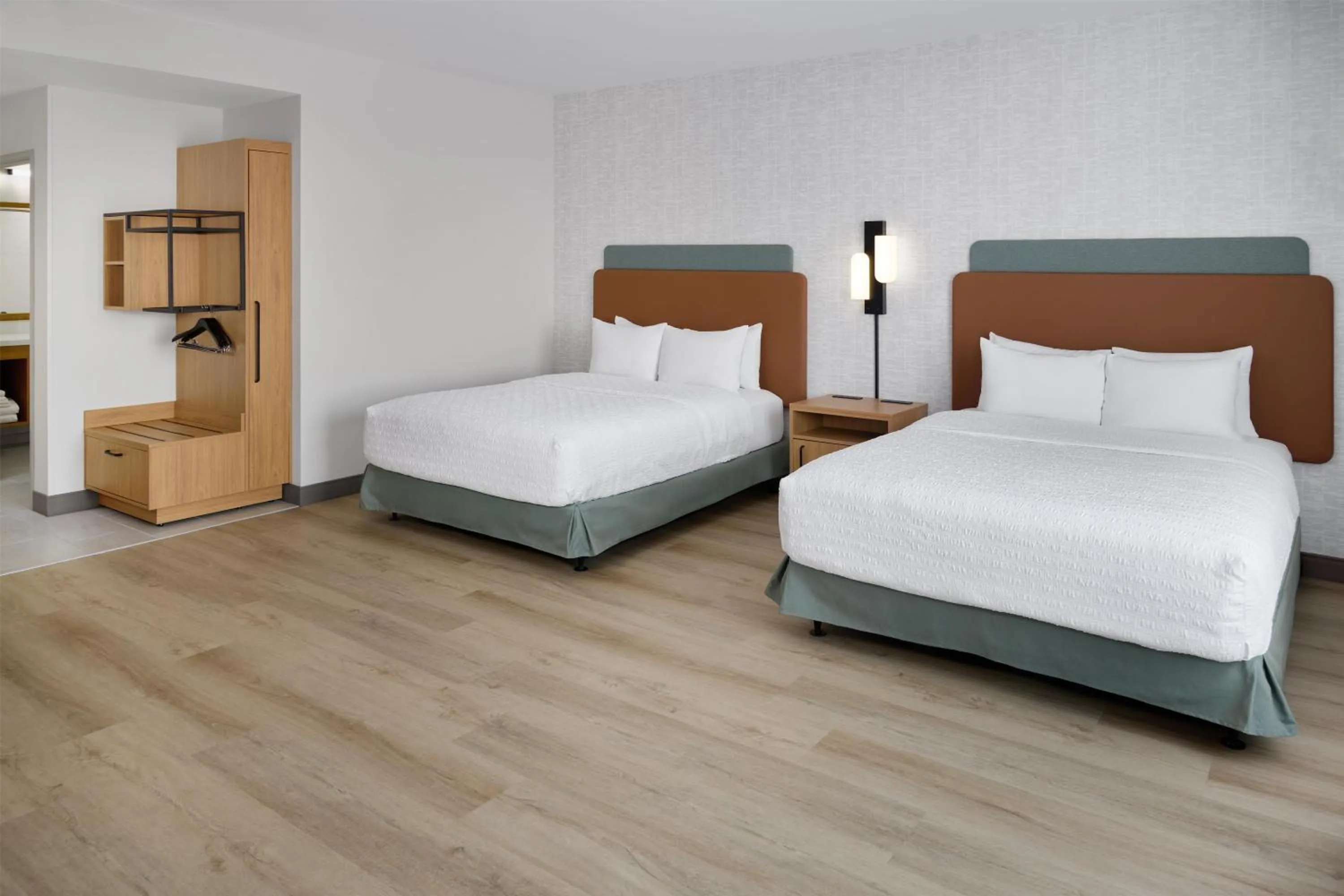 Bed in Hampton Inn Midland West