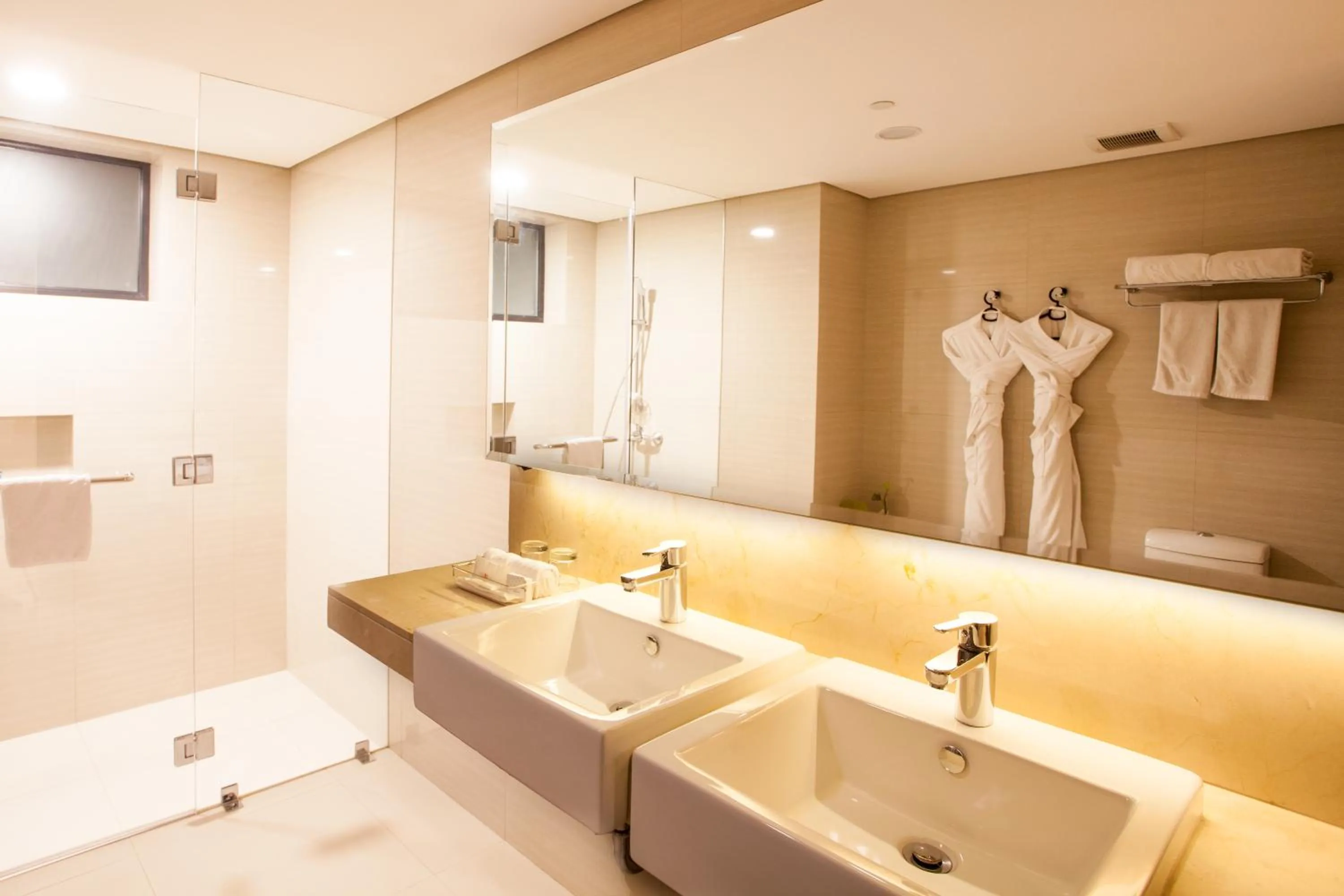 Bathroom in Jinjiang Inn - Makati