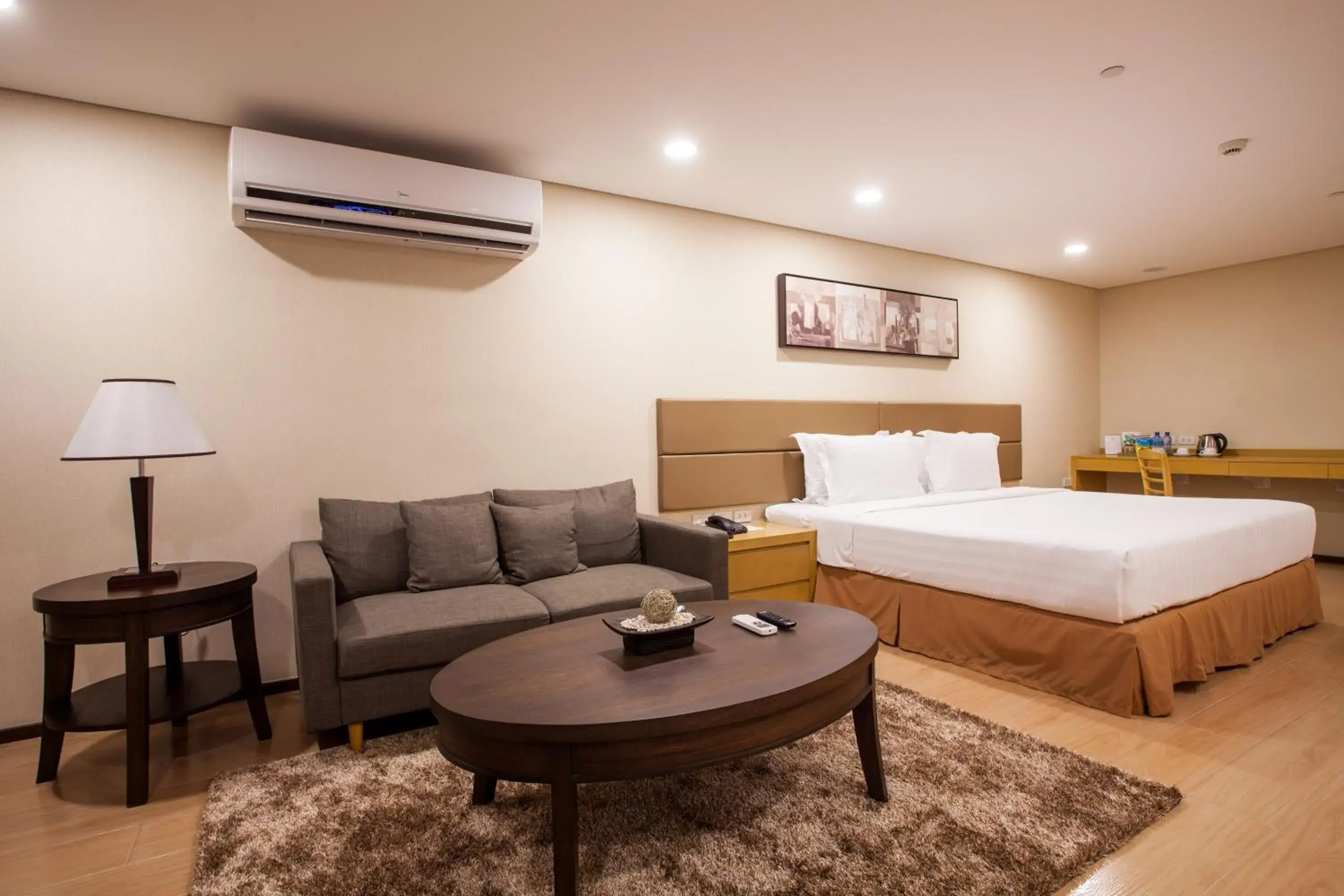 Photo of the whole room, Bed in Jinjiang Inn - Makati Photo of the whole room, Bed in Jinjiang Inn - Makati