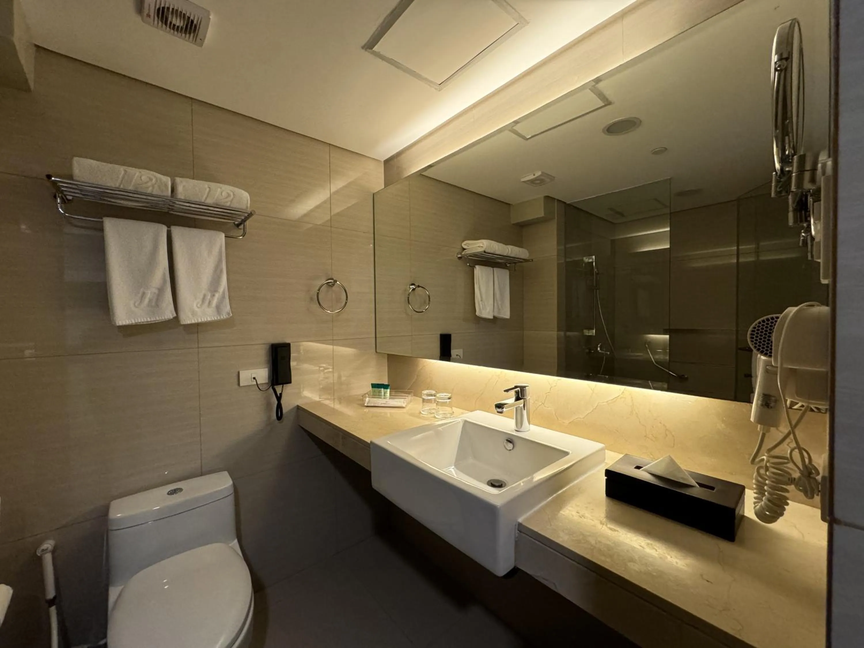 Toilet in Jinjiang Inn - Makati