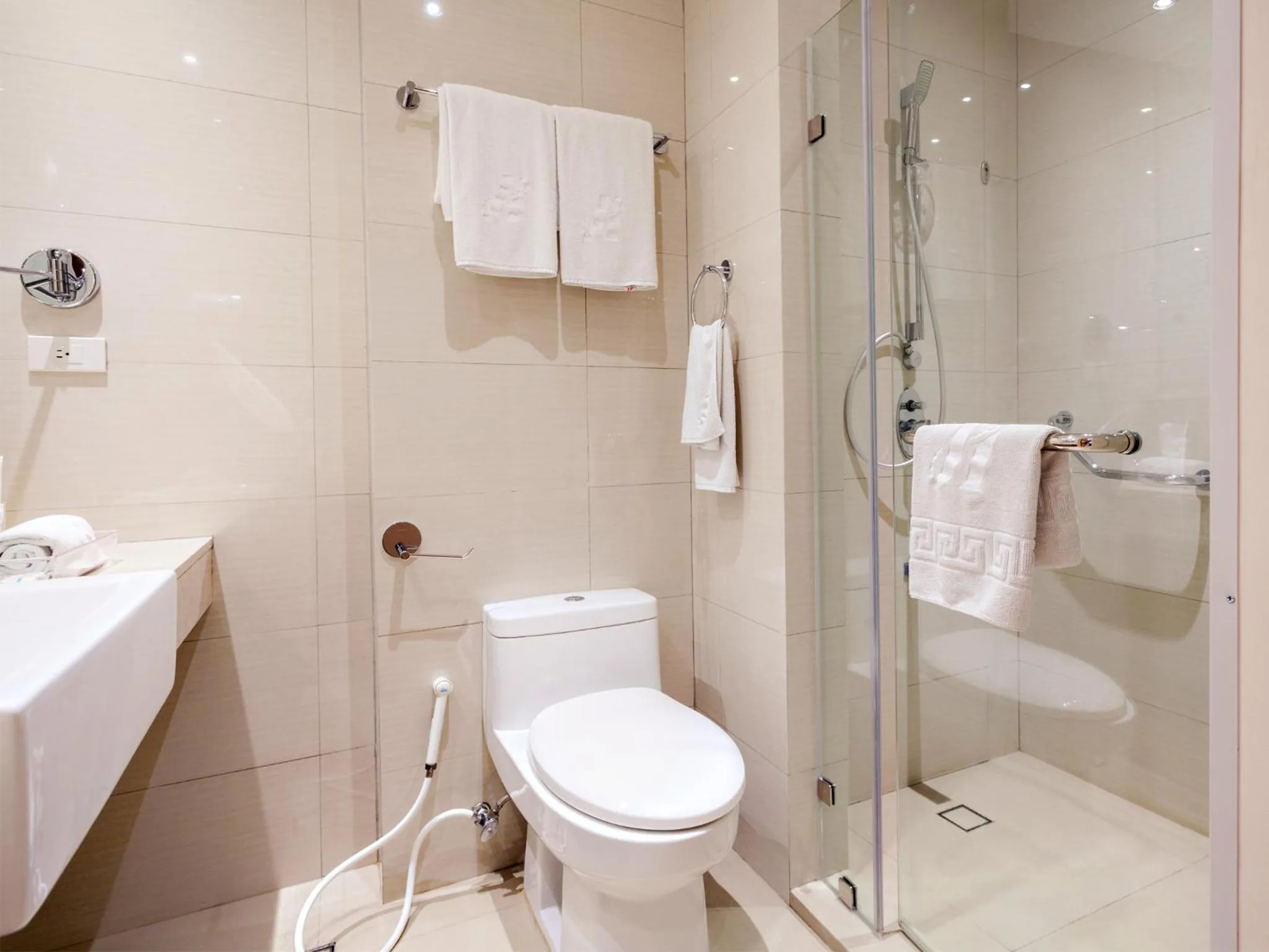 Bathroom in Jinjiang Inn - Makati