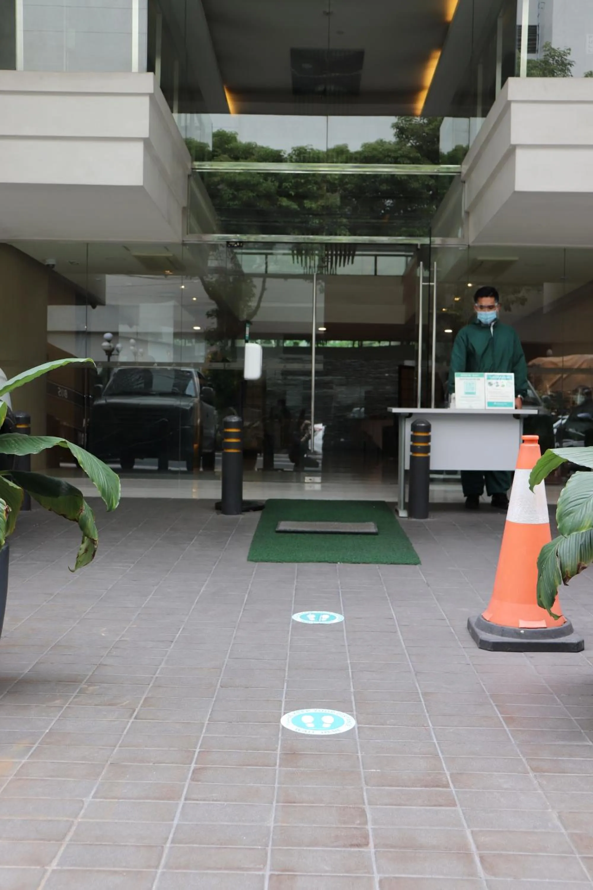 Facade/entrance in Jinjiang Inn - Makati