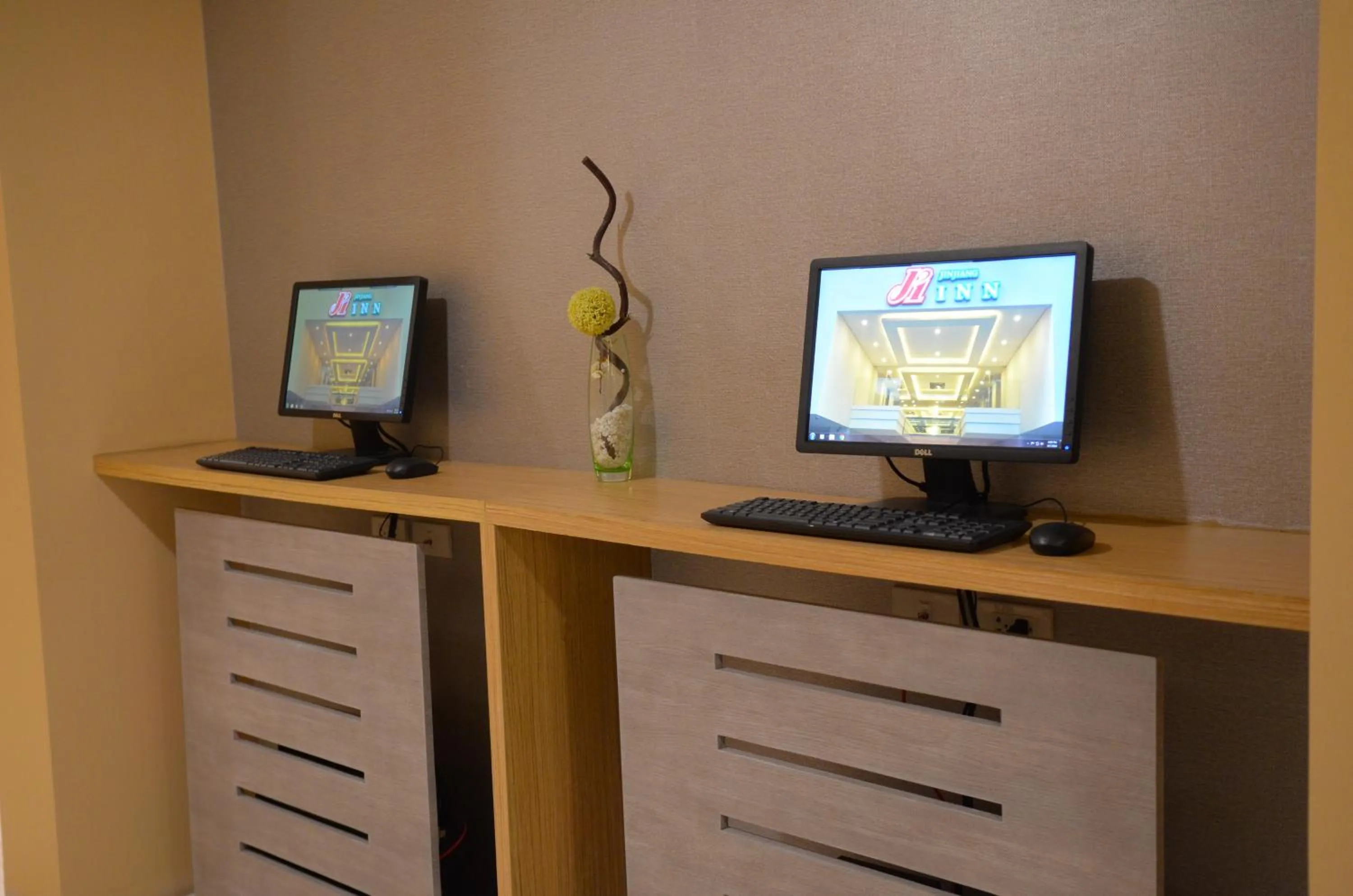 Business facilities in Jinjiang Inn - Makati