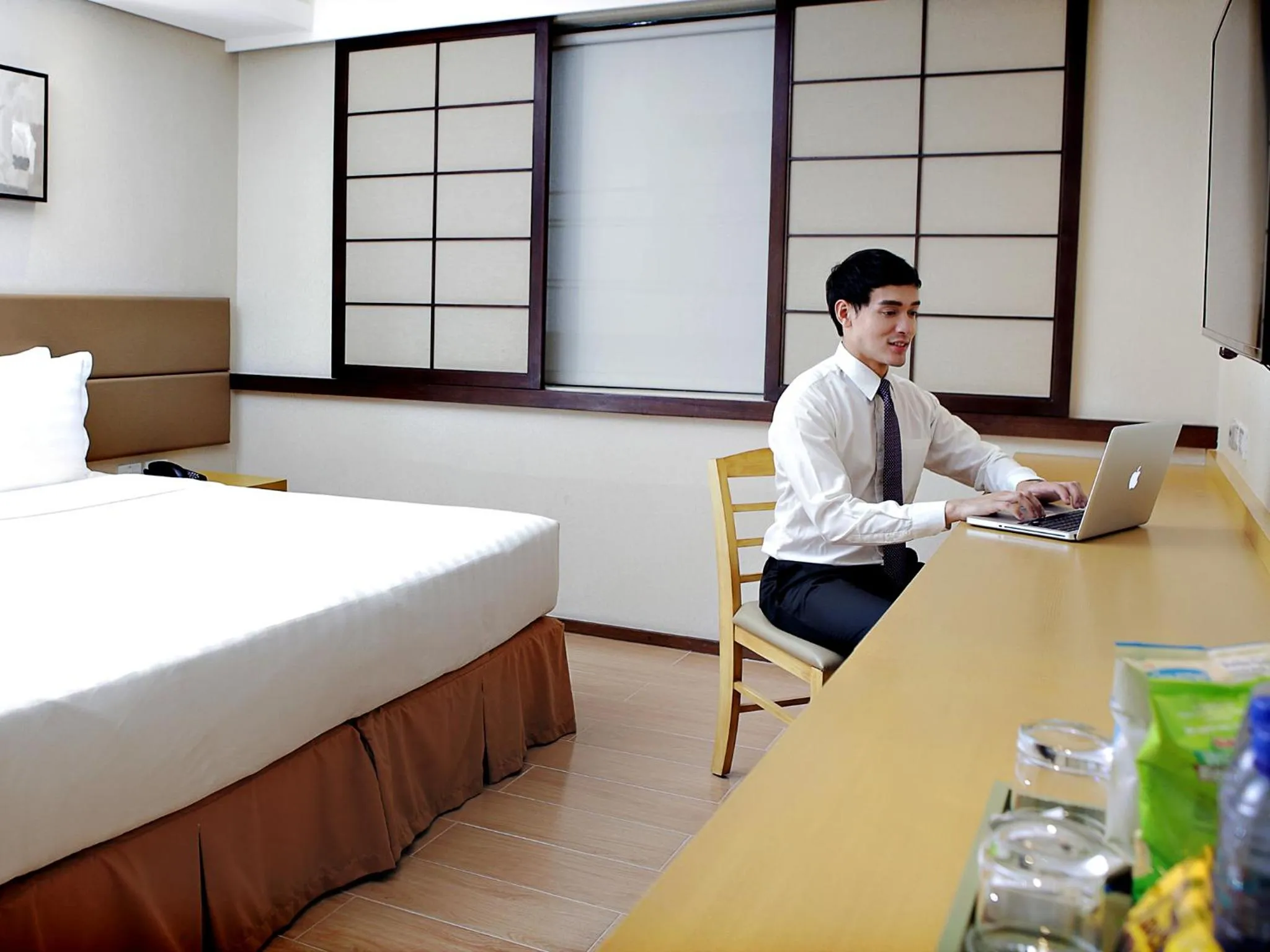 Coffee/tea facilities in Jinjiang Inn - Makati