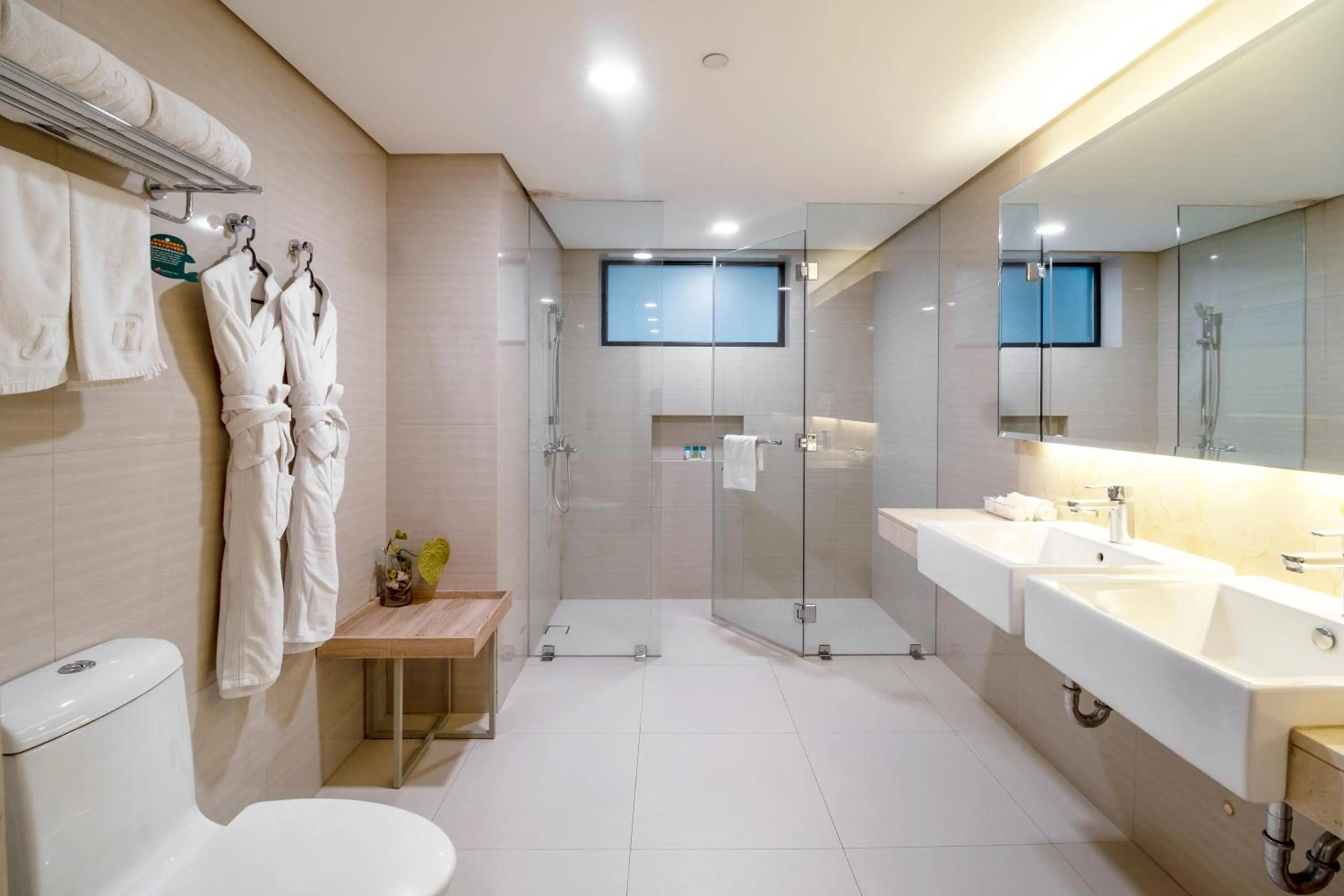 Shower in Jinjiang Inn - Makati