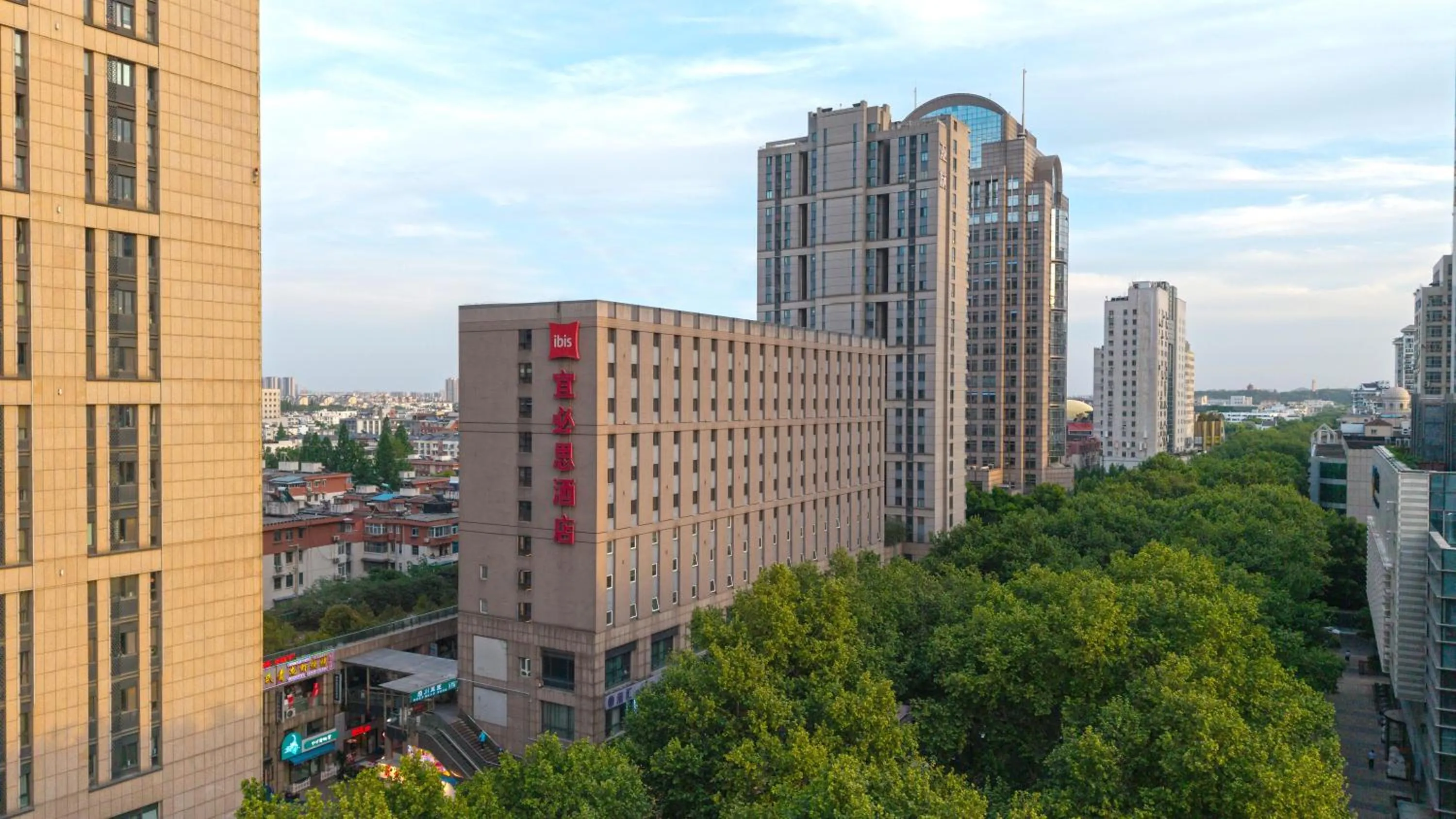 Property building in Ibis Nanjing Confucius Temple