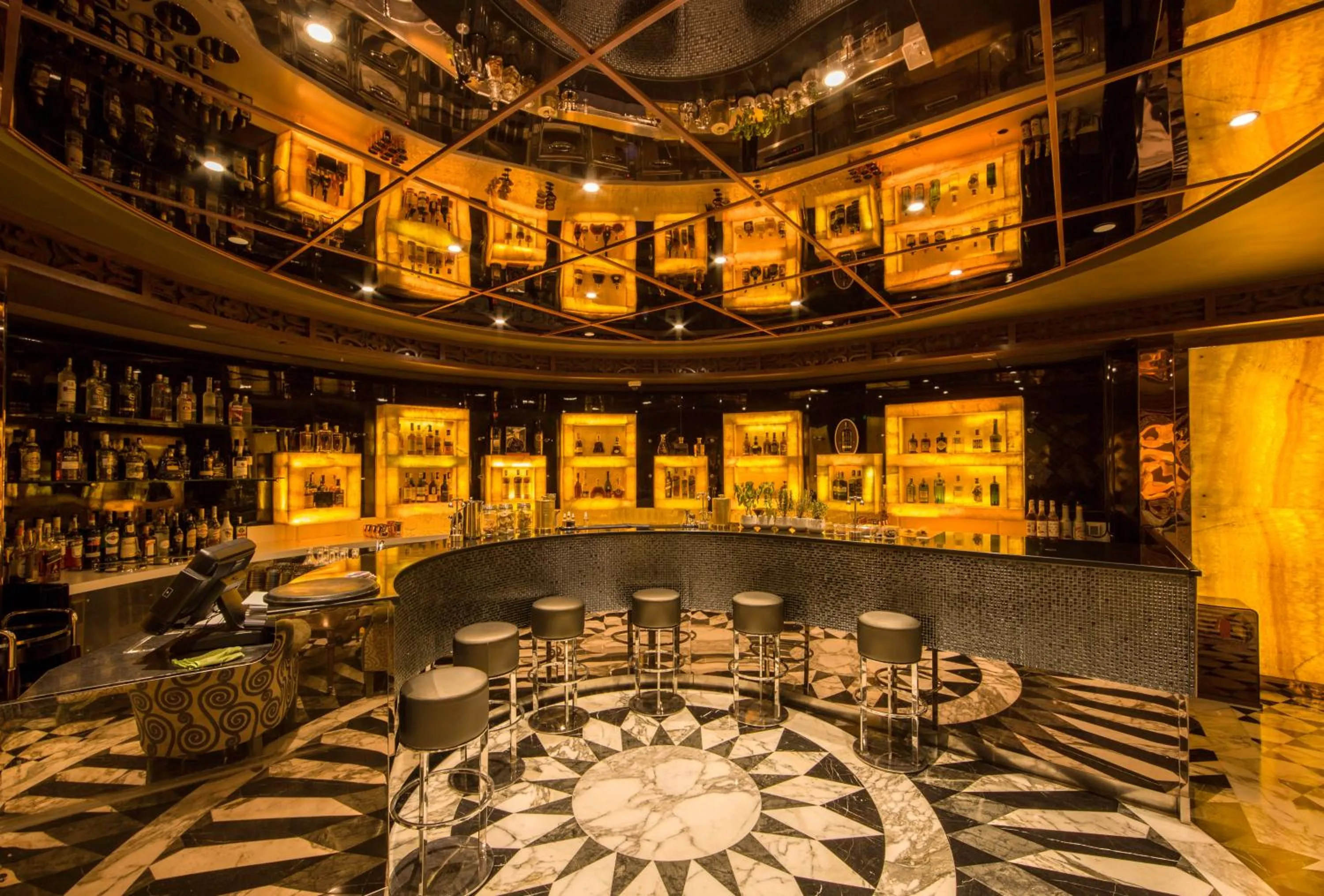 Restaurant/places to eat in The Reverie Saigon Residential Suites