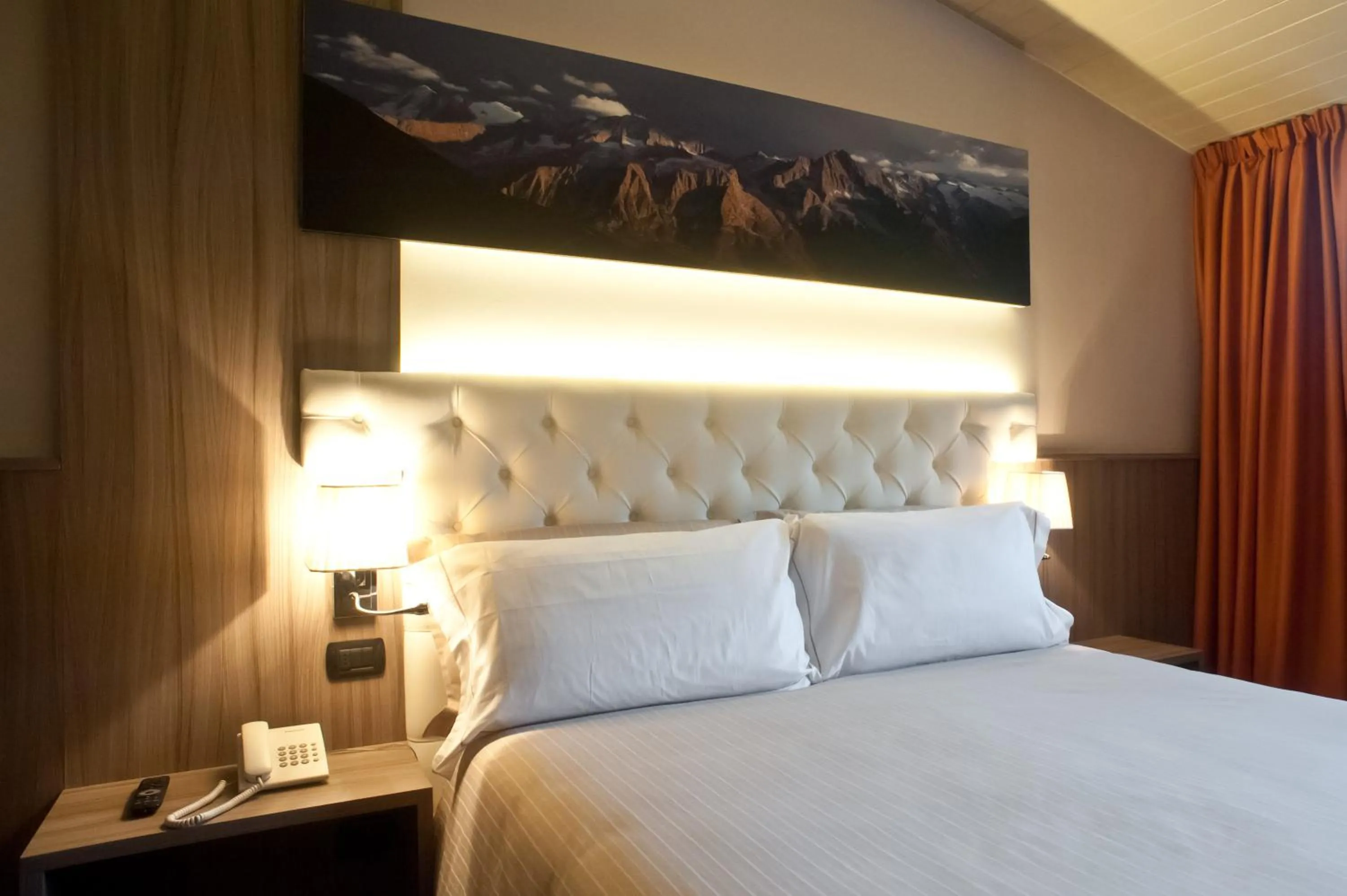 Bed in Hotel Garnì Cristallo