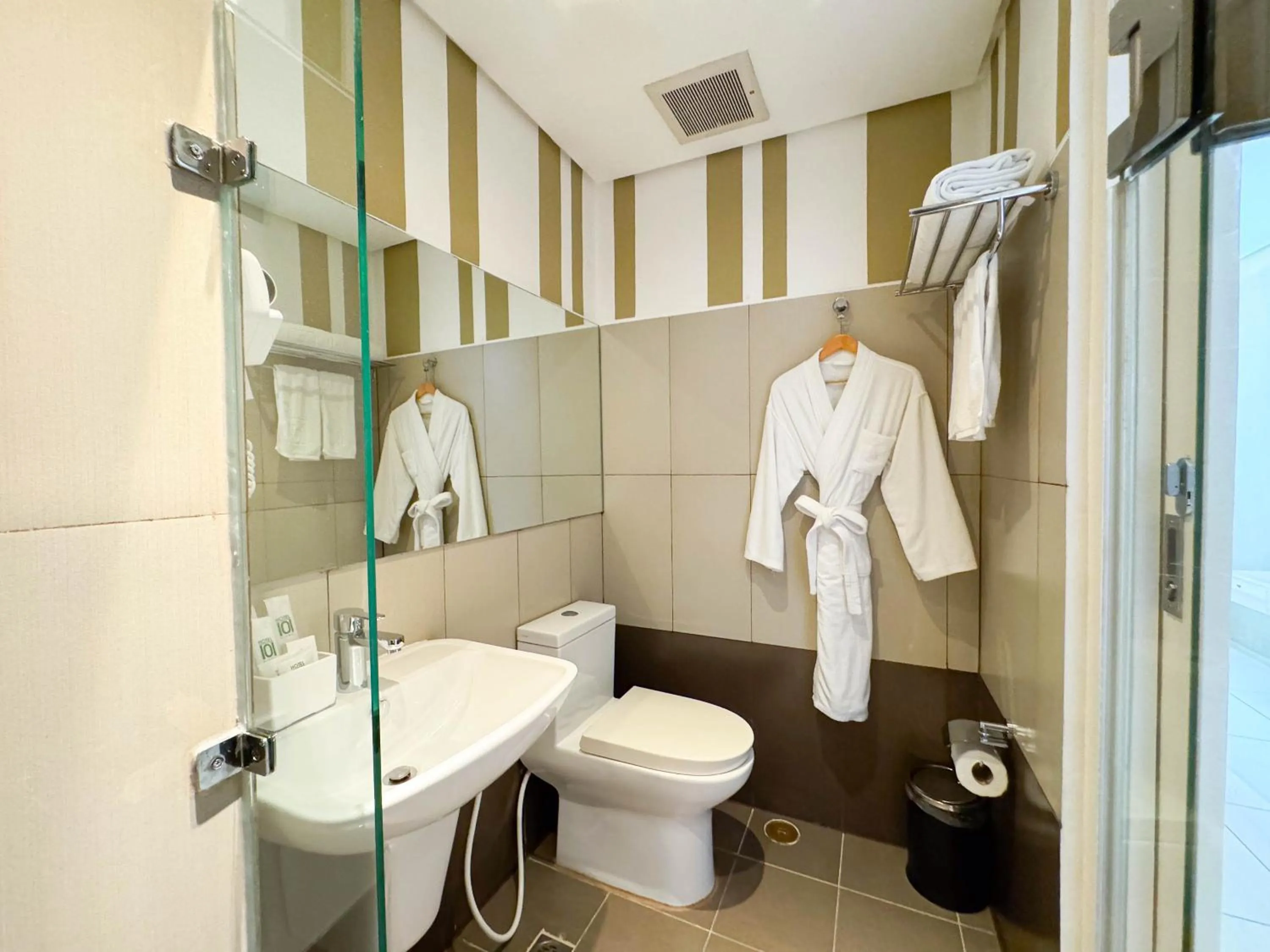 Toilet in Hotel101 - Manila