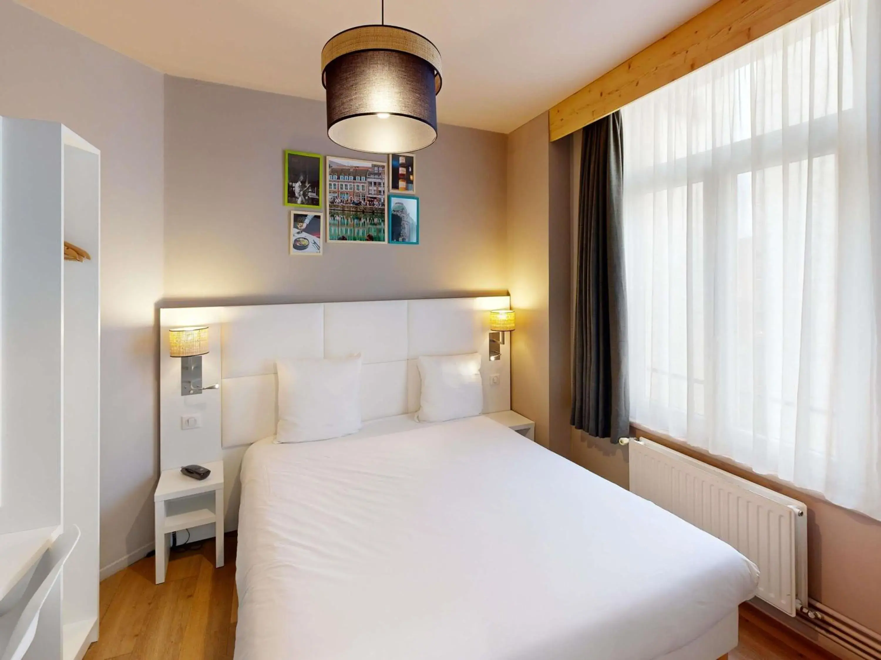 Property building, Bed in greet hotel Lille Gare Flandres - Groupe Accor Property building, Bed in greet hotel Lille Gare Flandres - Groupe Accor