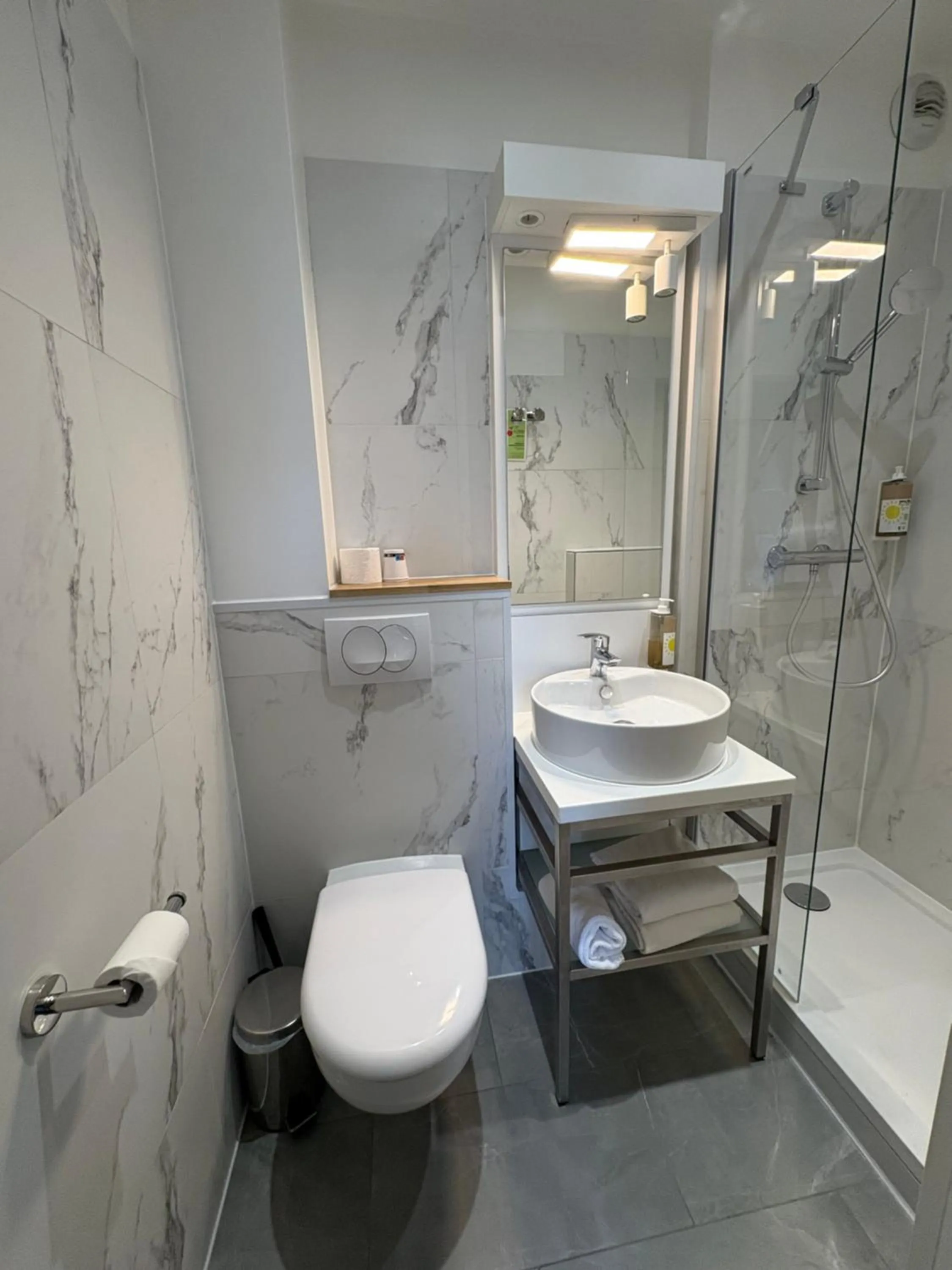 Shower in greet hotel Lille Gare Flandres - Groupe Accor