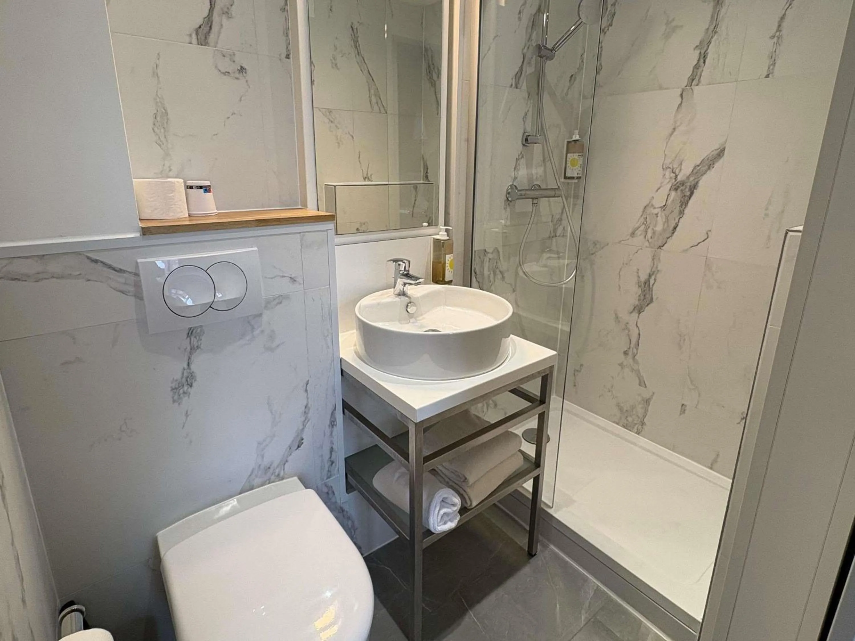 Bedroom in greet hotel Lille Gare Flandres - Groupe Accor