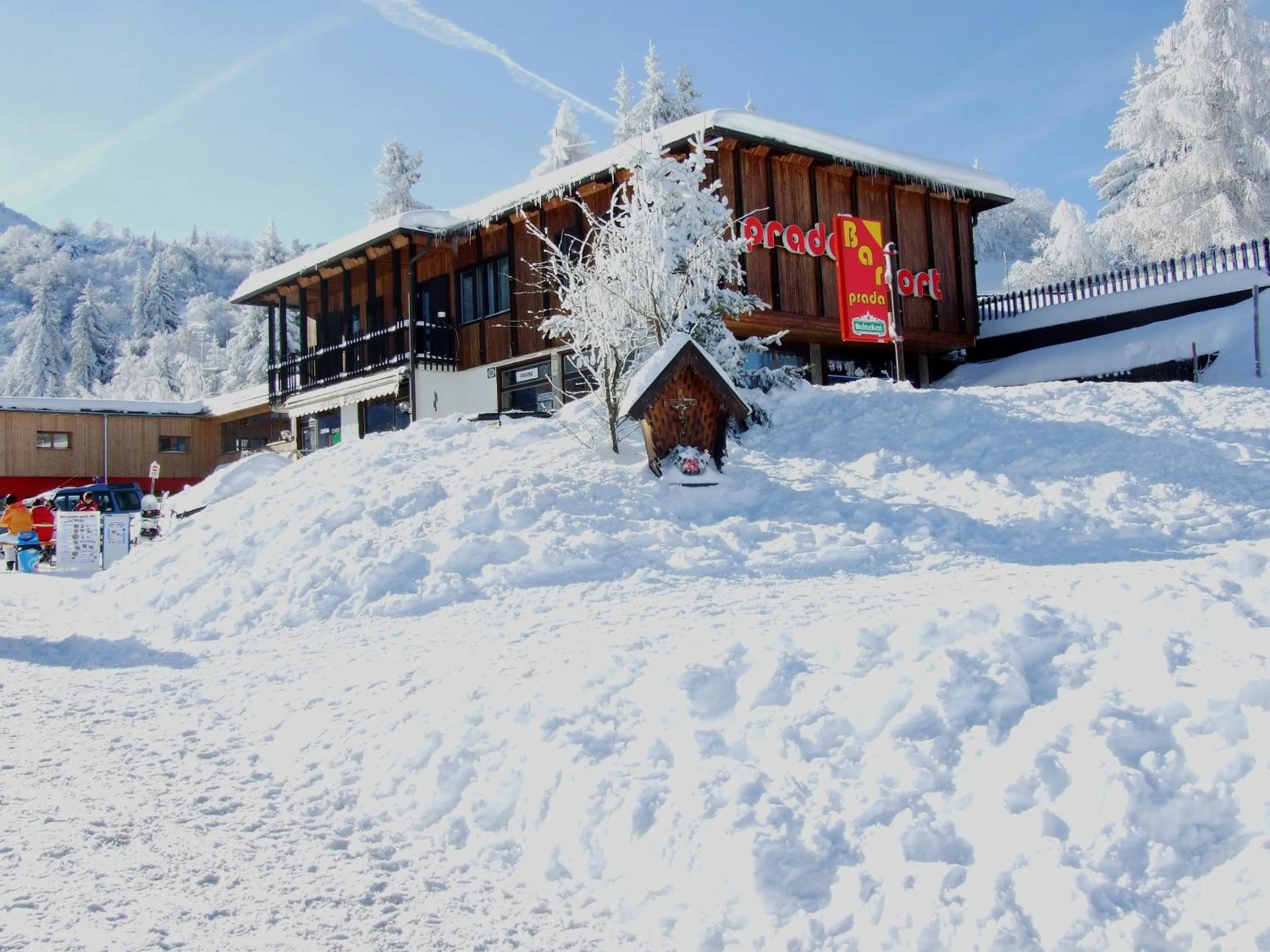 Facade/entrance in Residence Prada