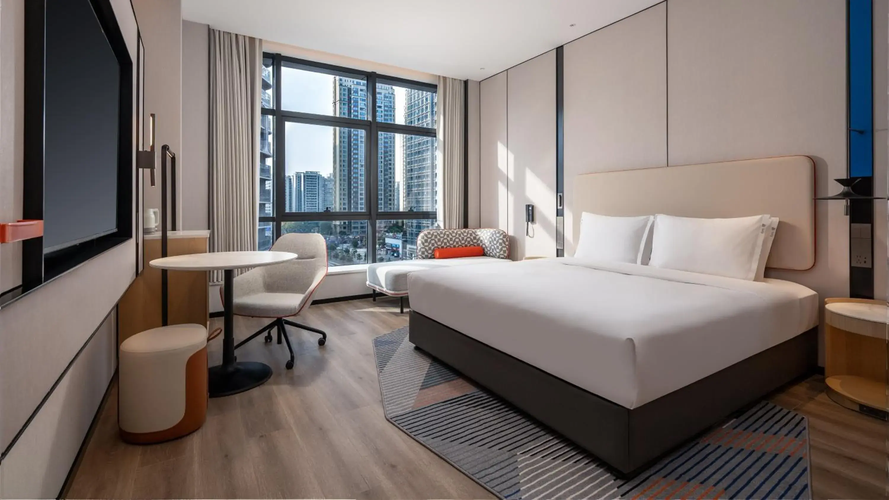 Standard King Room with City View in Holiday Inn Express Chengdu Phoenix Mountain by IHG Standard King Room with City View in Holiday Inn Express Chengdu Phoenix Mountain by IHG