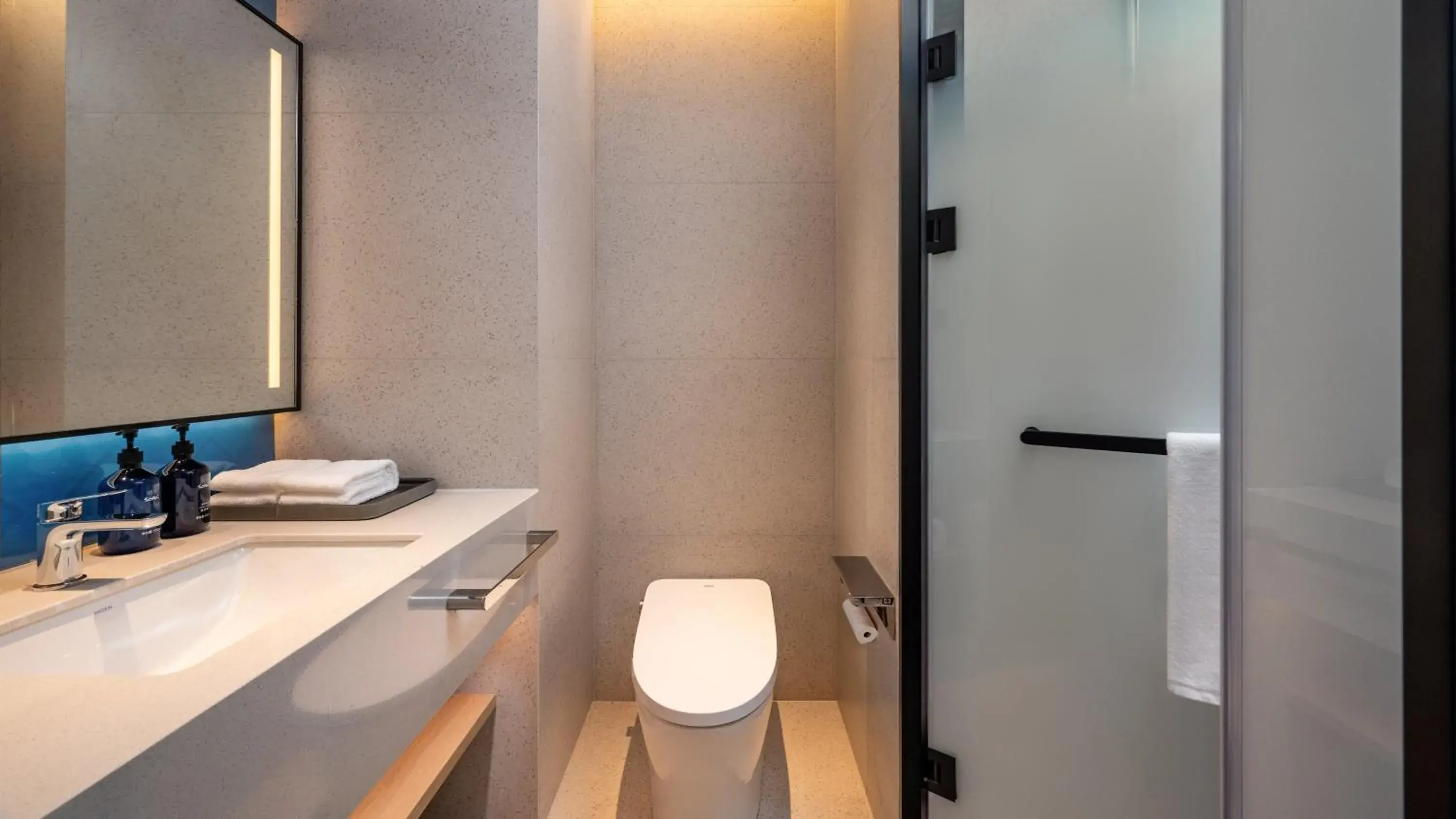 Standard Double Room with Two Double Beds and City View in Holiday Inn Express Chengdu Phoenix Mountain by IHG Standard Double Room with Two Double Beds and City View in Holiday Inn Express Chengdu Phoenix Mountain by IHG