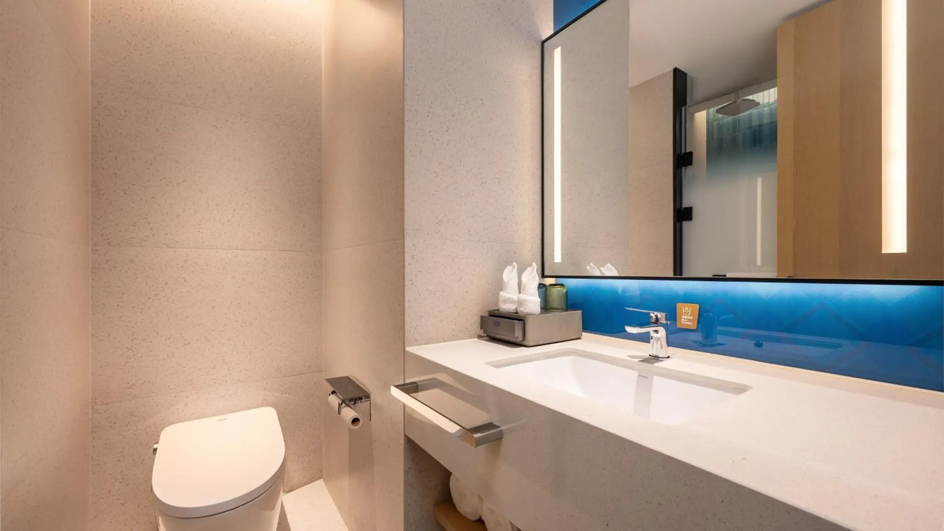 Standard King Room in Holiday Inn Express Chengdu Phoenix Mountain by IHG Standard King Room in Holiday Inn Express Chengdu Phoenix Mountain by IHG