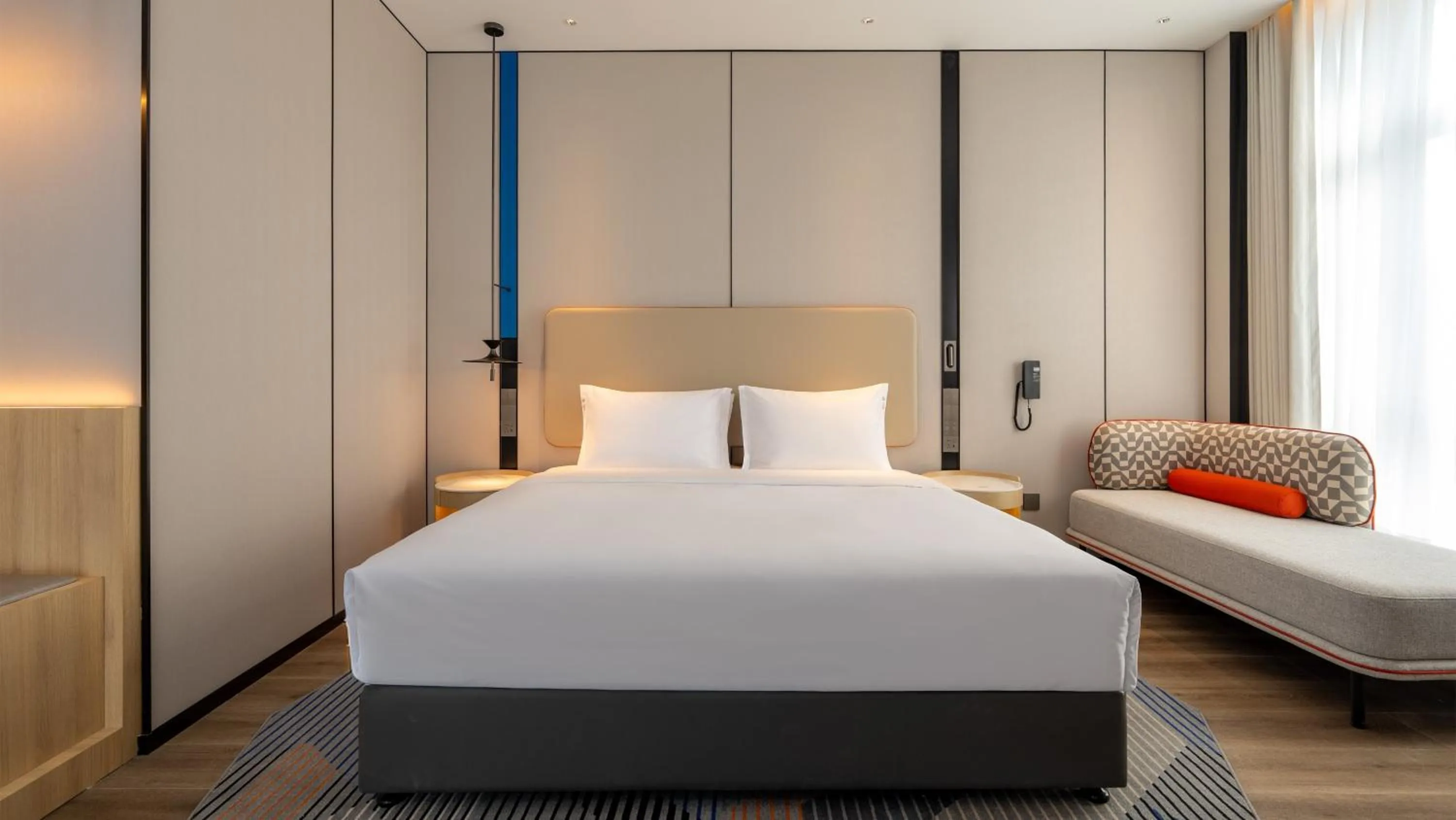 Photo of the whole room, Bed in Holiday Inn Express Chengdu Phoenix Mountain by IHG