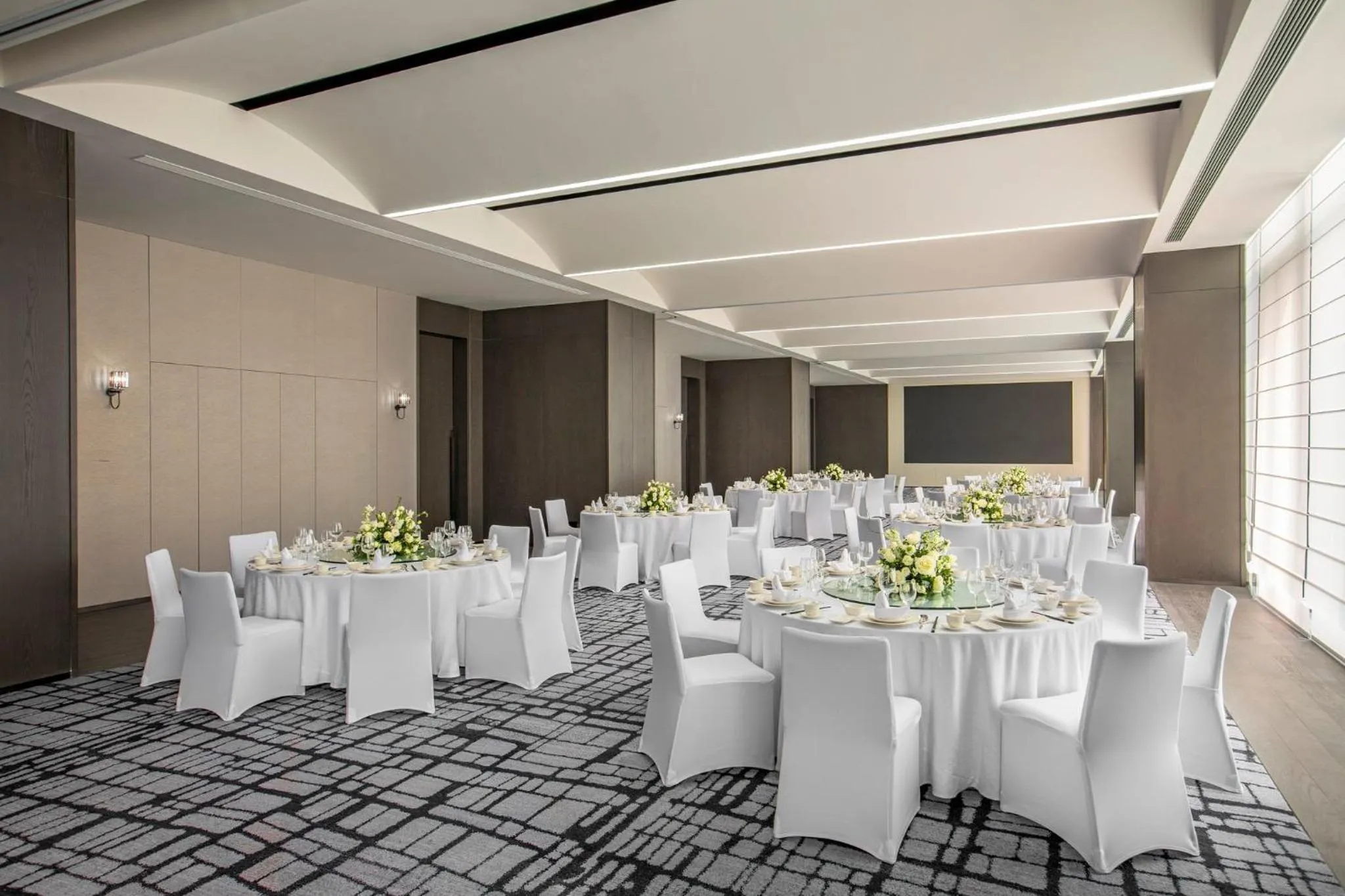 Spa and wellness centre/facilities in Crowne Plaza Linyi Olympic Sports Centre by IHG