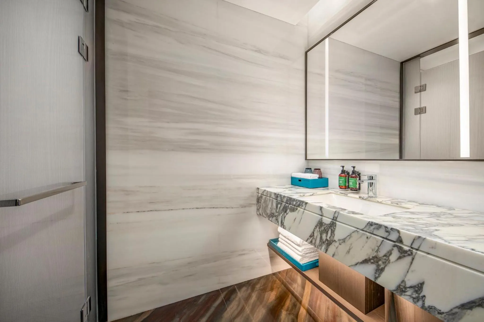 Photo of the whole room in Crowne Plaza Linyi Olympic Sports Centre by IHG