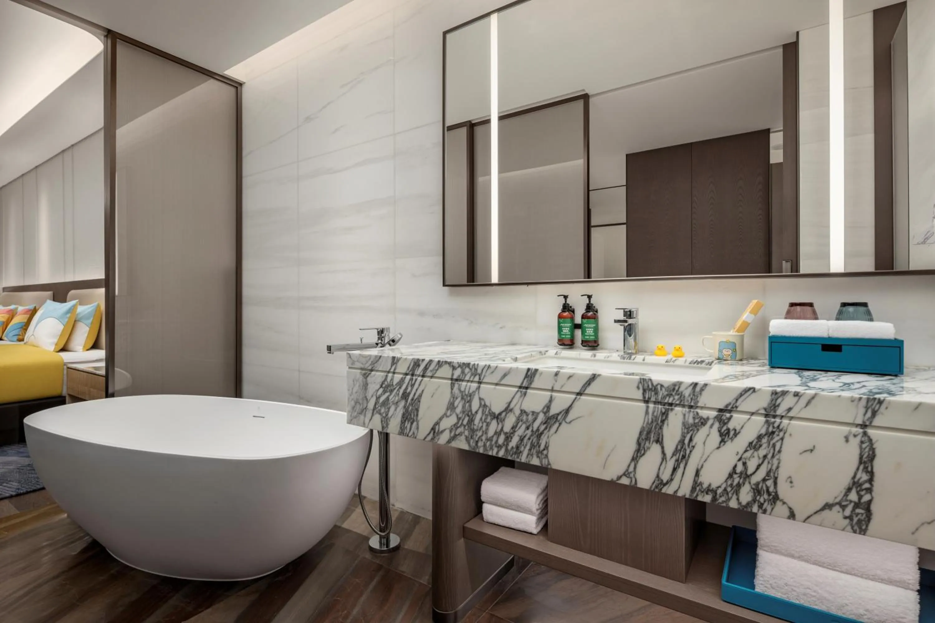 Bed in Crowne Plaza Linyi Olympic Sports Centre by IHG