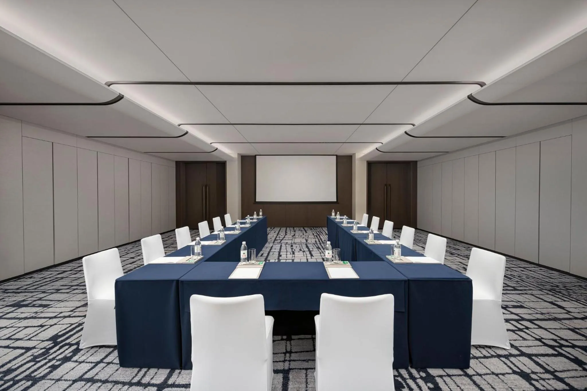 Meeting/conference room in Crowne Plaza Linyi Olympic Sports Centre by IHG