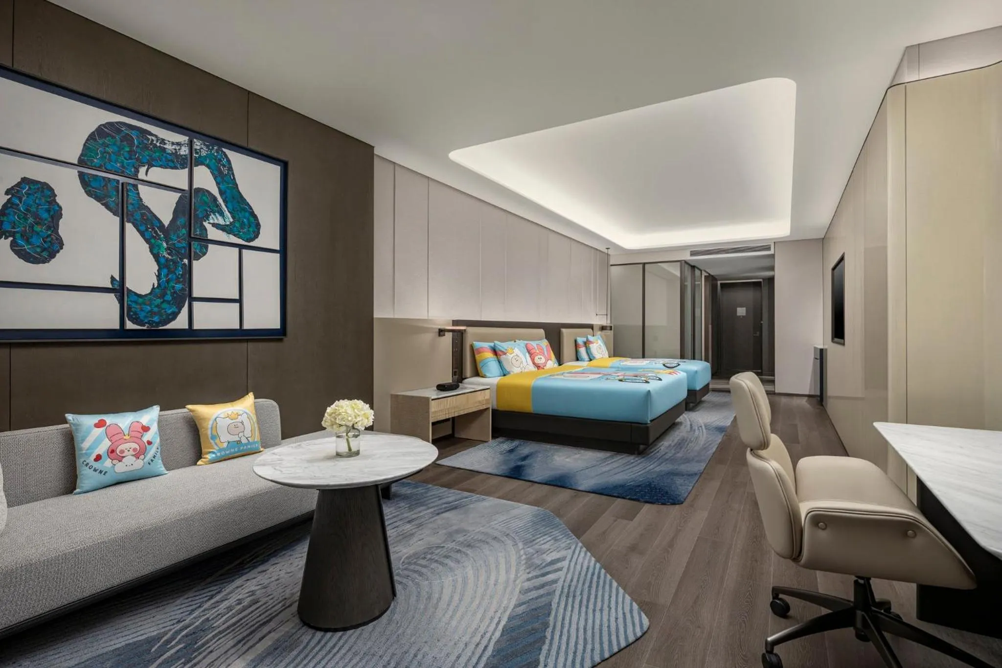 Photo of the whole room, Bed in Crowne Plaza Linyi Olympic Sports Centre by IHG