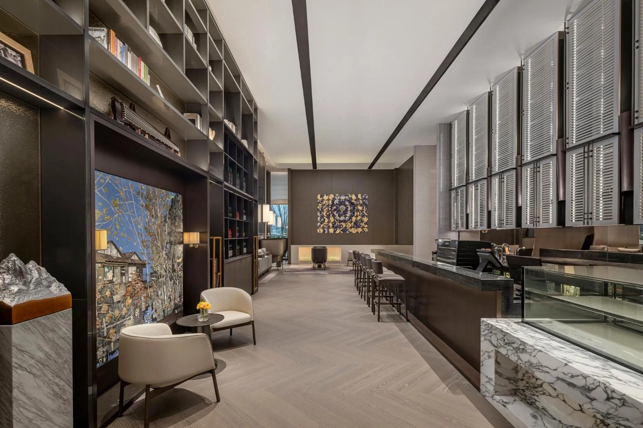 Lounge or bar in Crowne Plaza Linyi Olympic Sports Centre by IHG