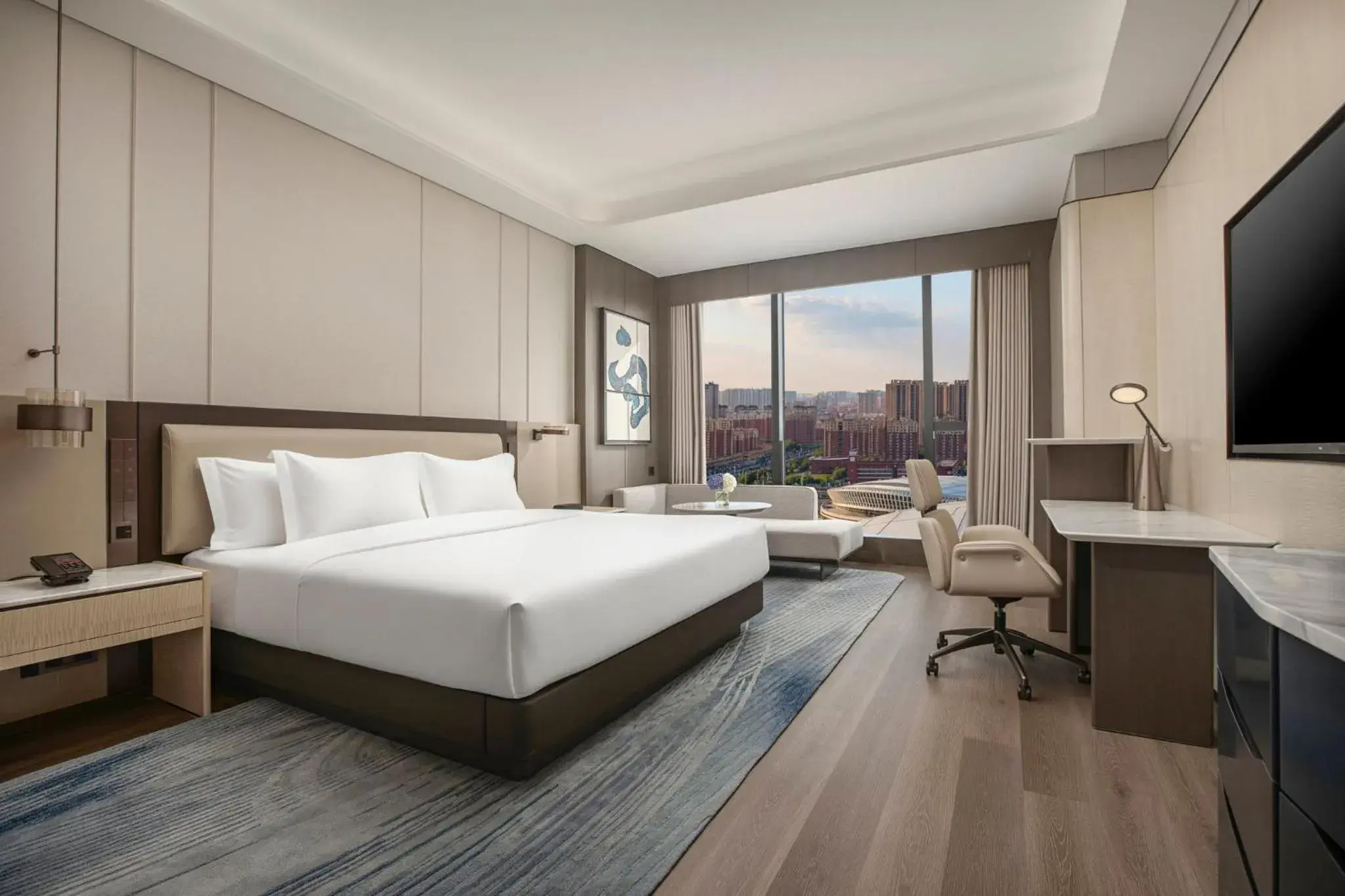 Standard King Room in Crowne Plaza Linyi Olympic Sports Centre by IHG Standard King Room in Crowne Plaza Linyi Olympic Sports Centre by IHG