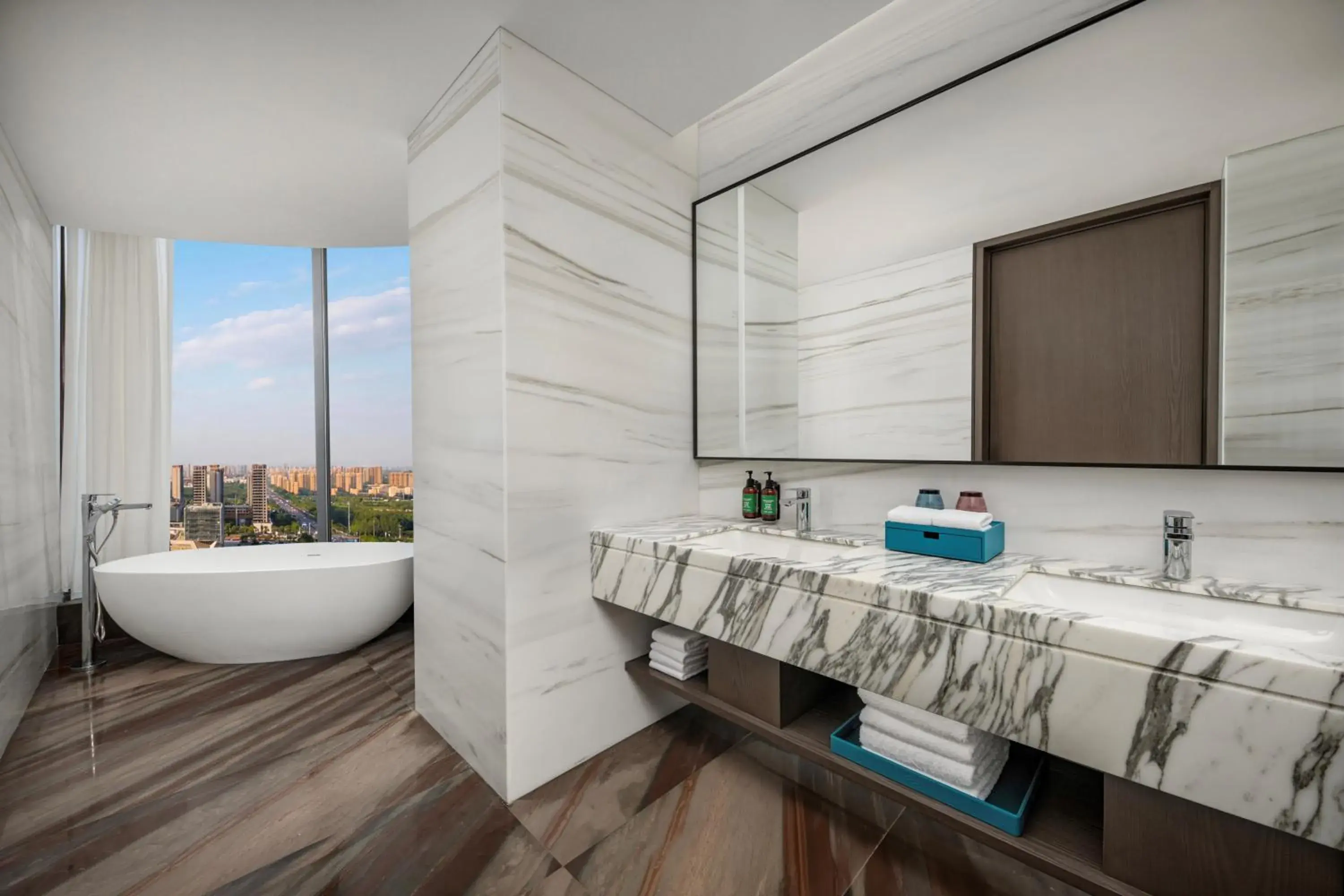 Premium King Room with Olympic Park View in Crowne Plaza Linyi Olympic Sports Centre by IHG Premium King Room with Olympic Park View in Crowne Plaza Linyi Olympic Sports Centre by IHG