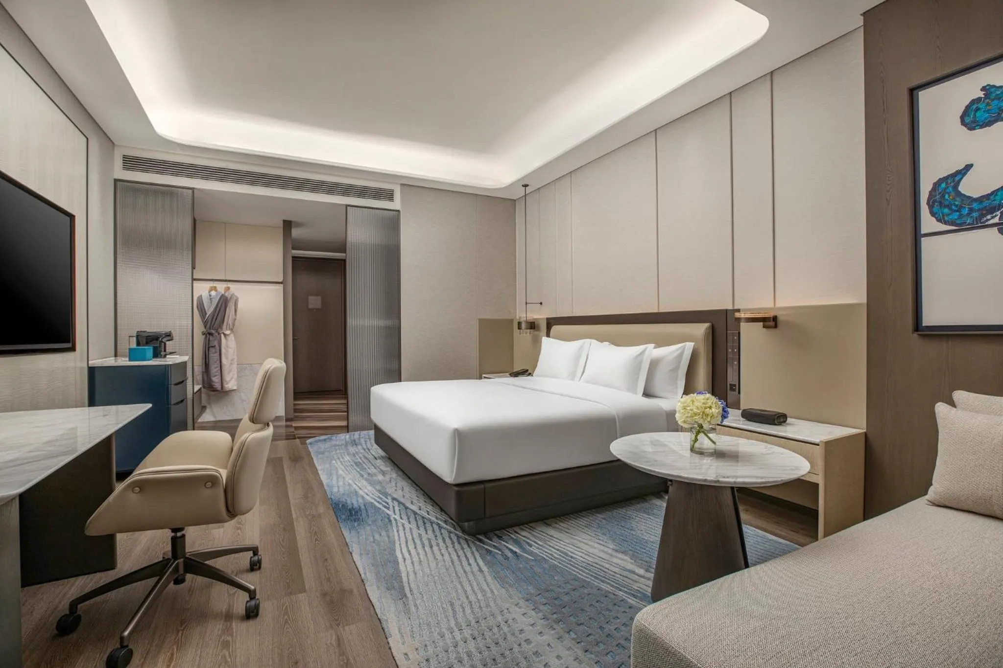 Photo of the whole room, Bed in Crowne Plaza Linyi Olympic Sports Centre by IHG