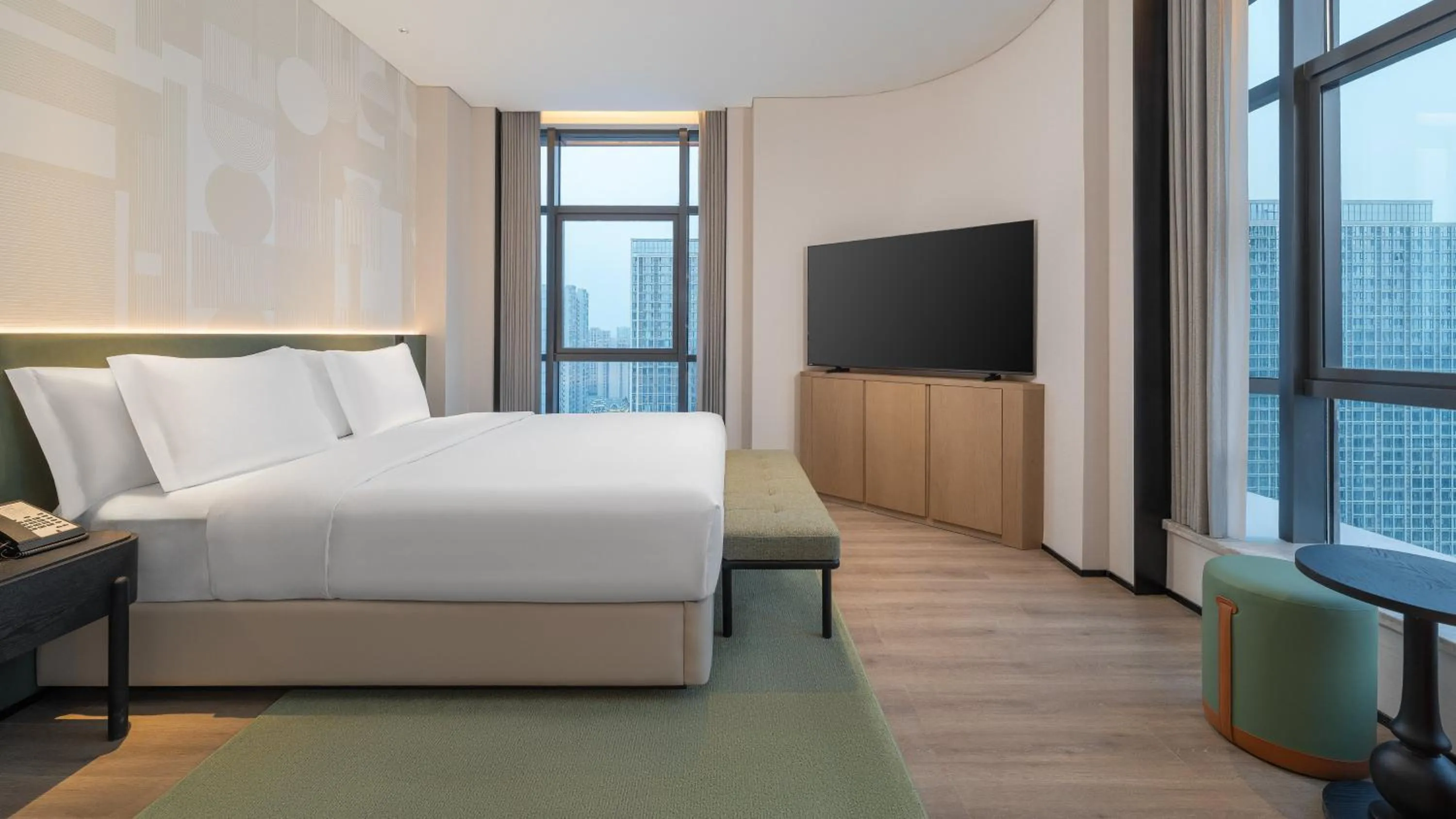 Photo of the whole room, Bed in EVEN Hotel Chengdu Phoenix Mountain by IHG