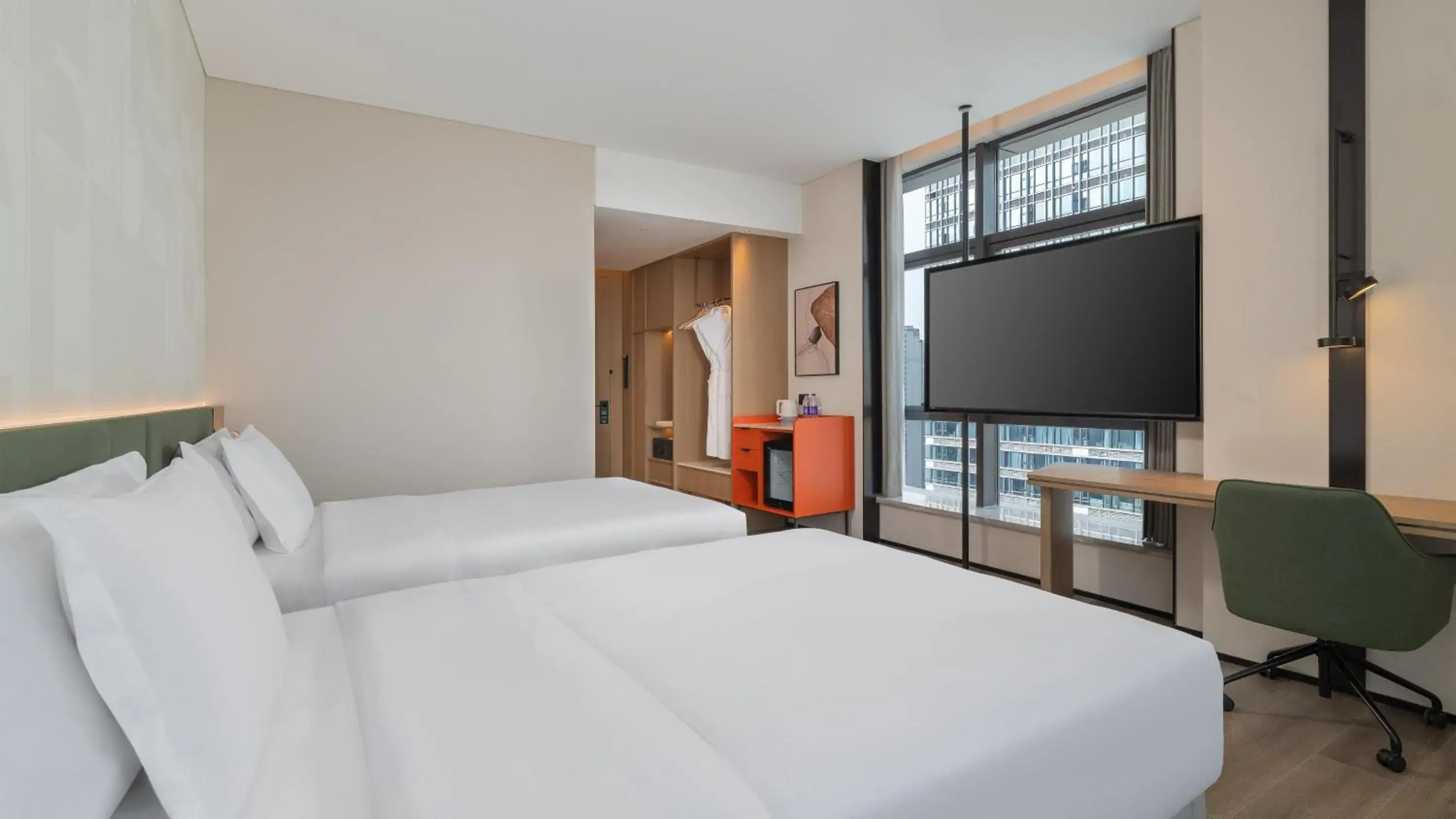 Standard King Room in EVEN Hotel Chengdu Phoenix Mountain by IHG Standard King Room in EVEN Hotel Chengdu Phoenix Mountain by IHG