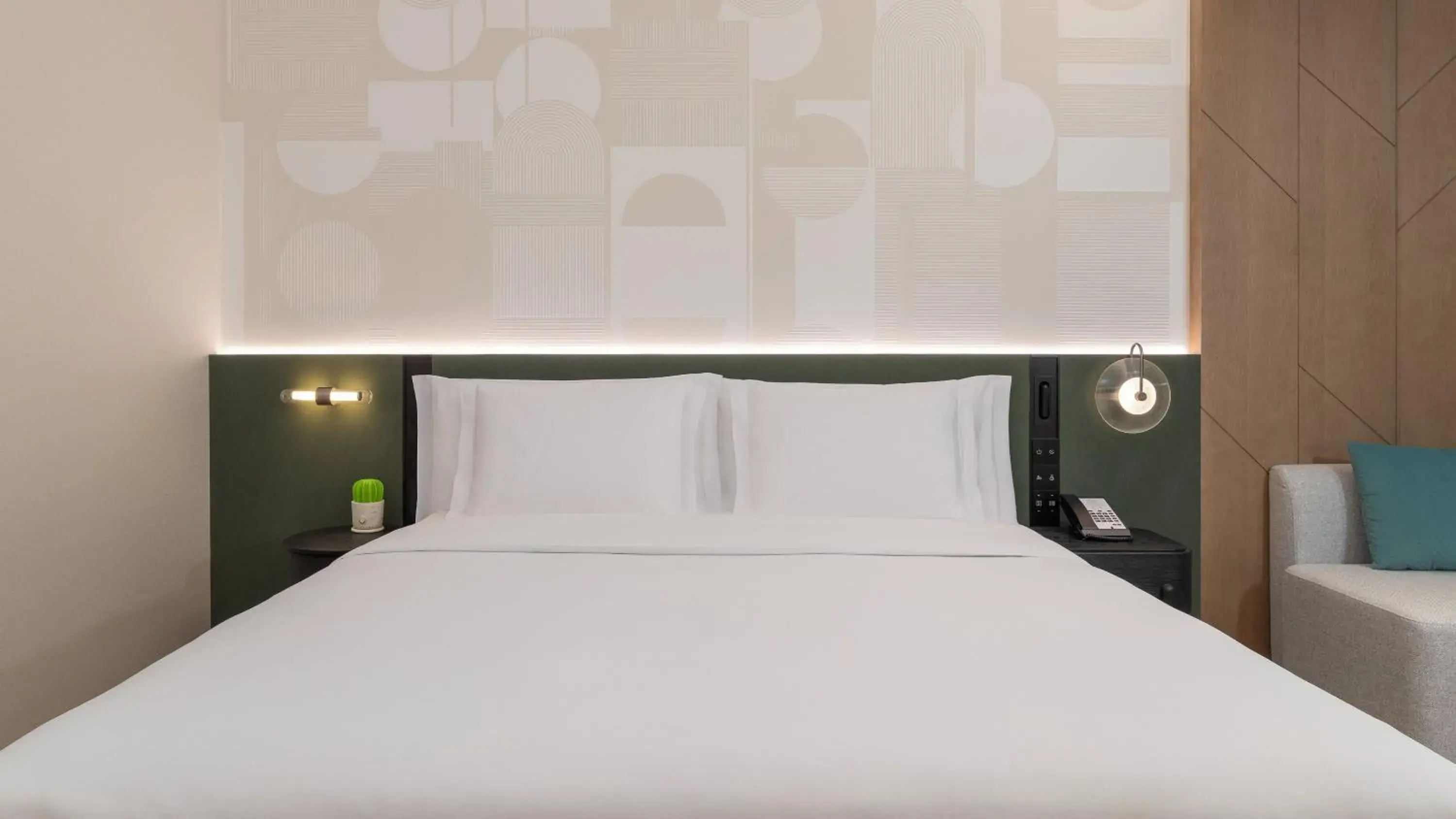 Standard King Room in EVEN Hotel Chengdu Phoenix Mountain by IHG Standard King Room in EVEN Hotel Chengdu Phoenix Mountain by IHG