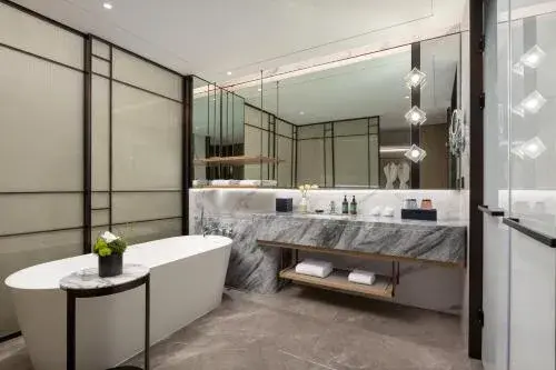 Premium King Room with River View in Crowne Plaza Huaihua by IHG Premium King Room with River View in Crowne Plaza Huaihua by IHG