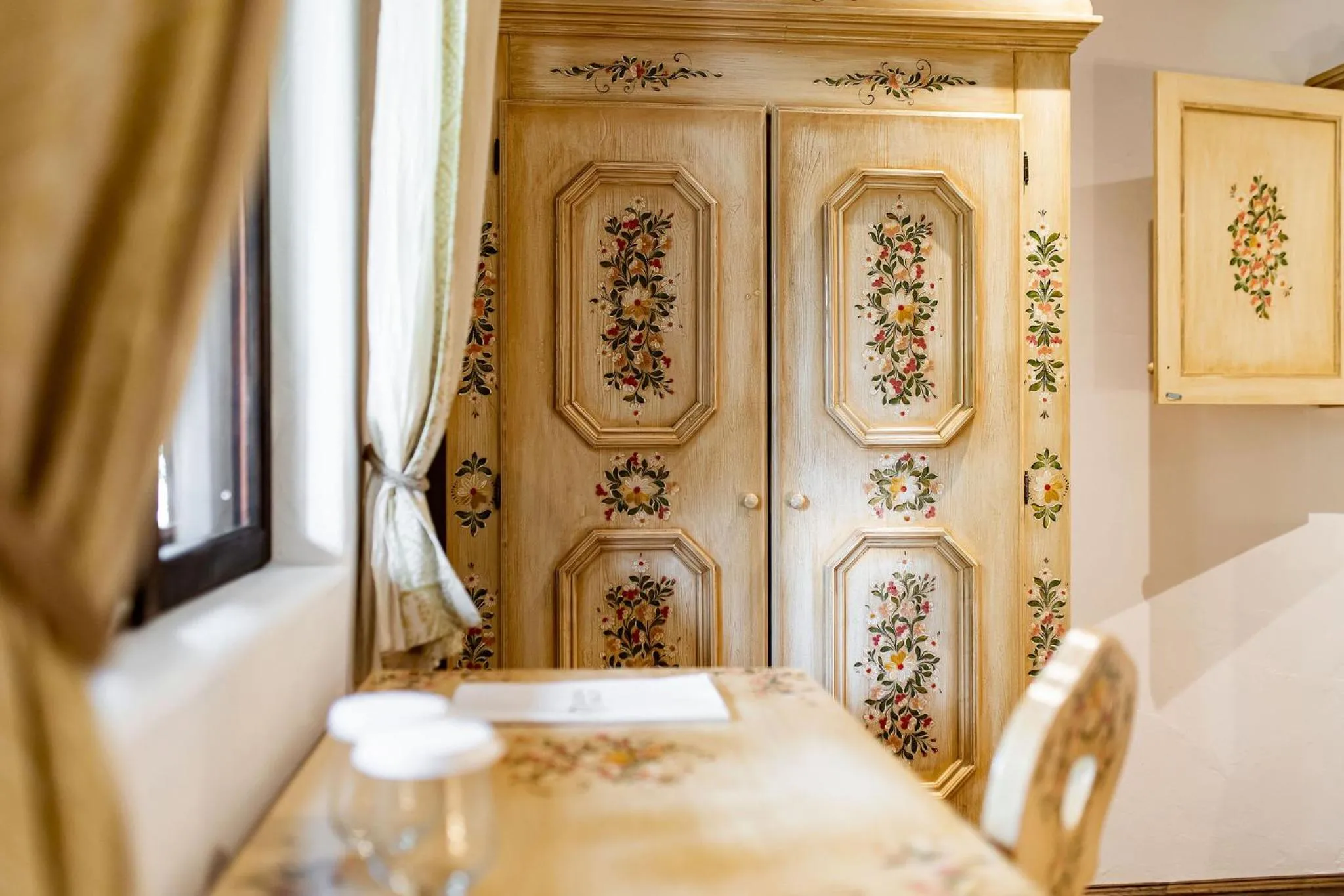 Decorative detail in Gradina Snagov