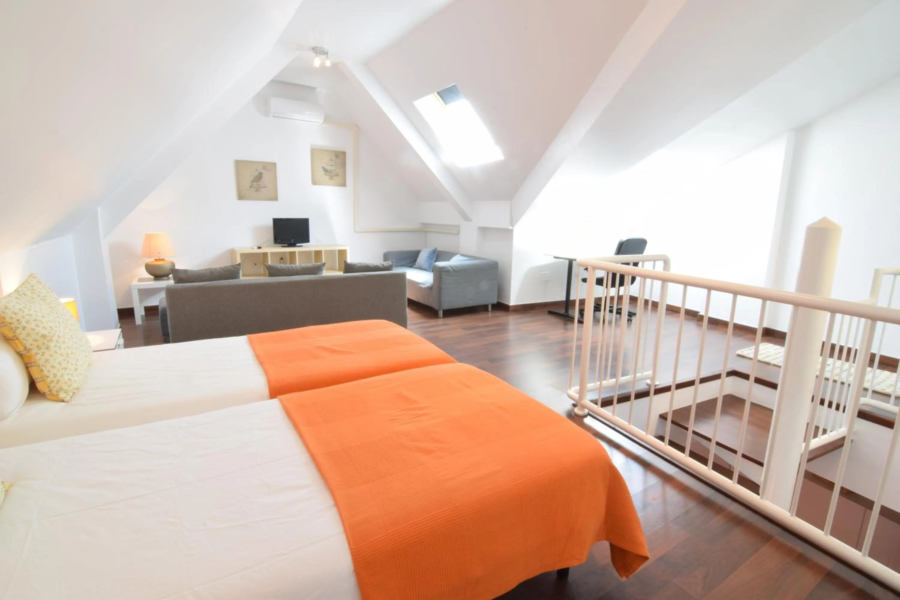 Photo of the whole room in Letmalaga Economy Bishop Orchard