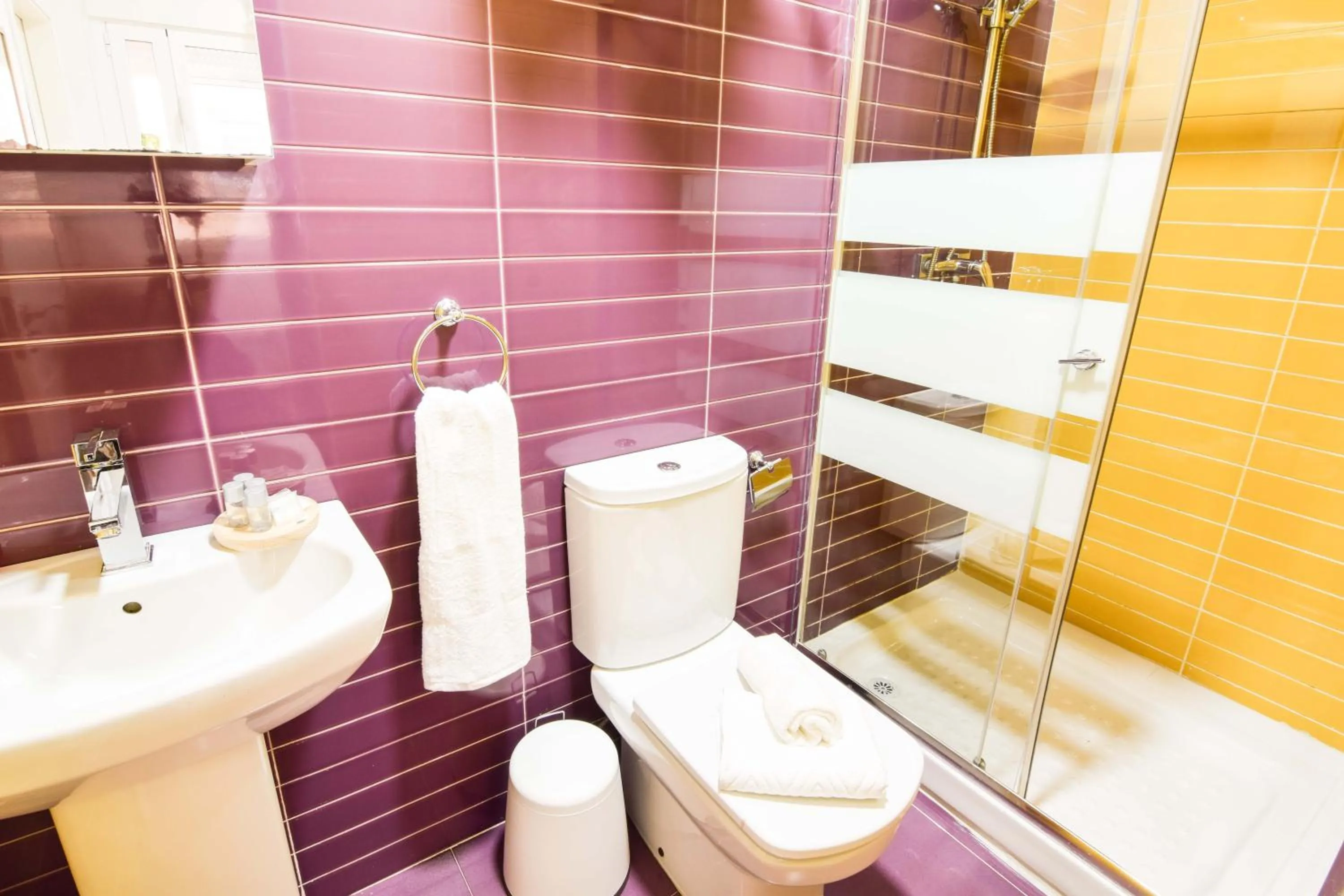 Bathroom in Letmalaga Economy Bishop Orchard