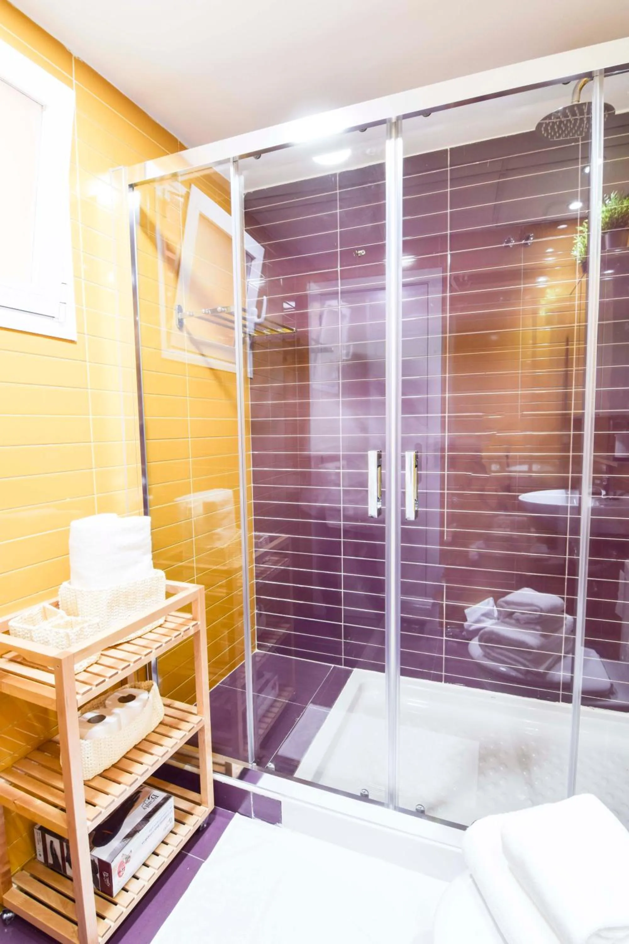 Bathroom in Letmalaga Economy Bishop Orchard