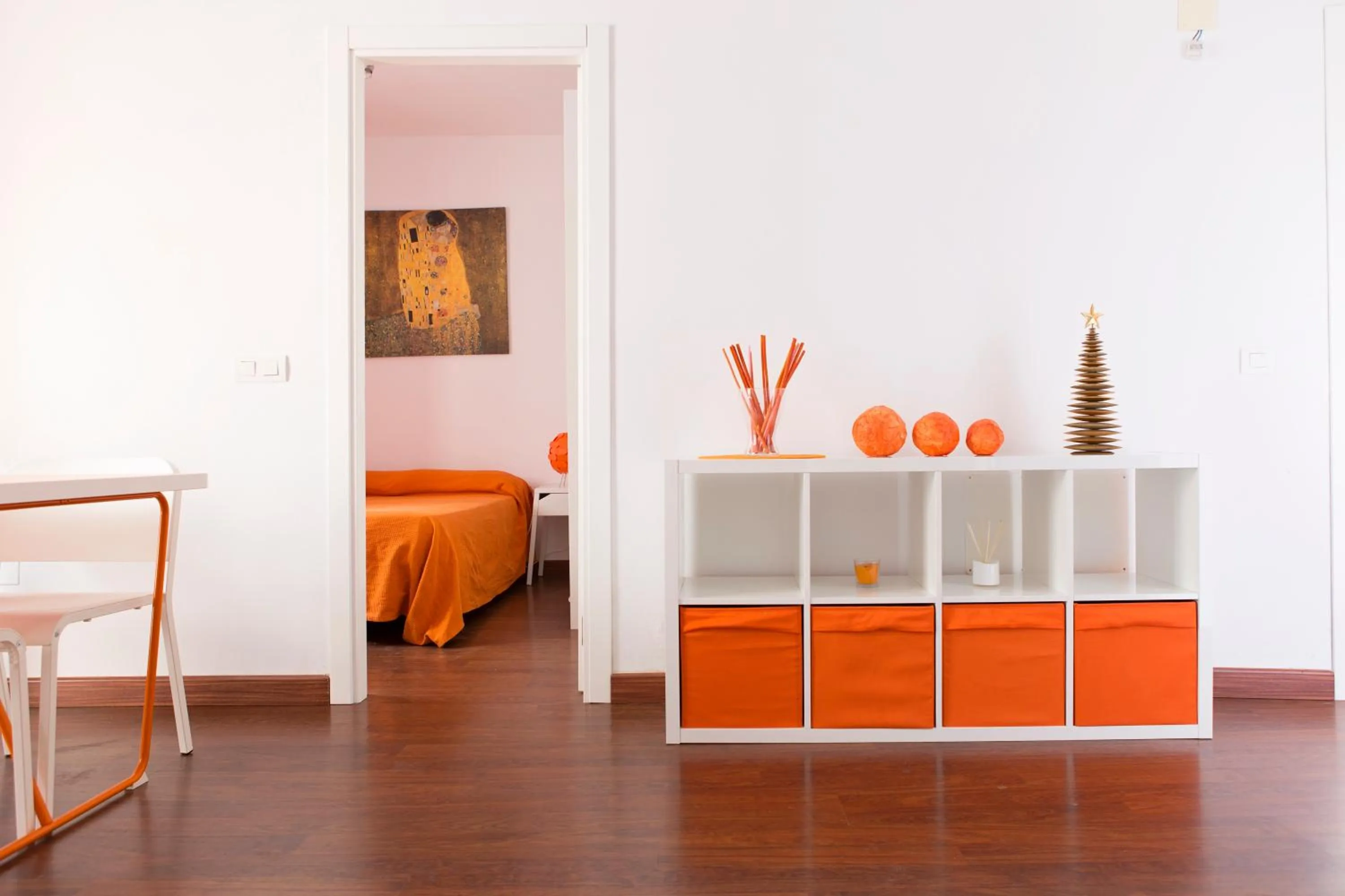 Dining area in Letmalaga Economy Bishop Orchard