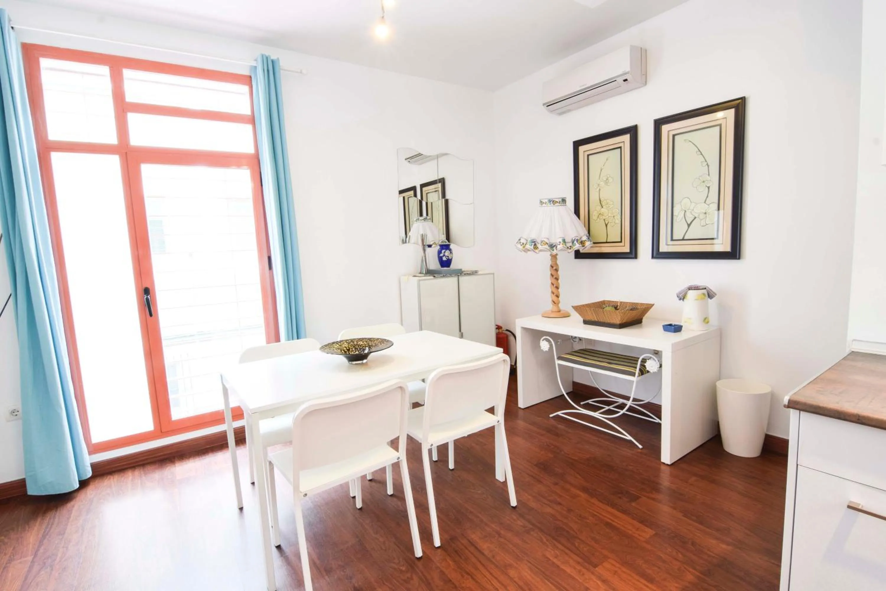 Dining area in Letmalaga Economy Bishop Orchard