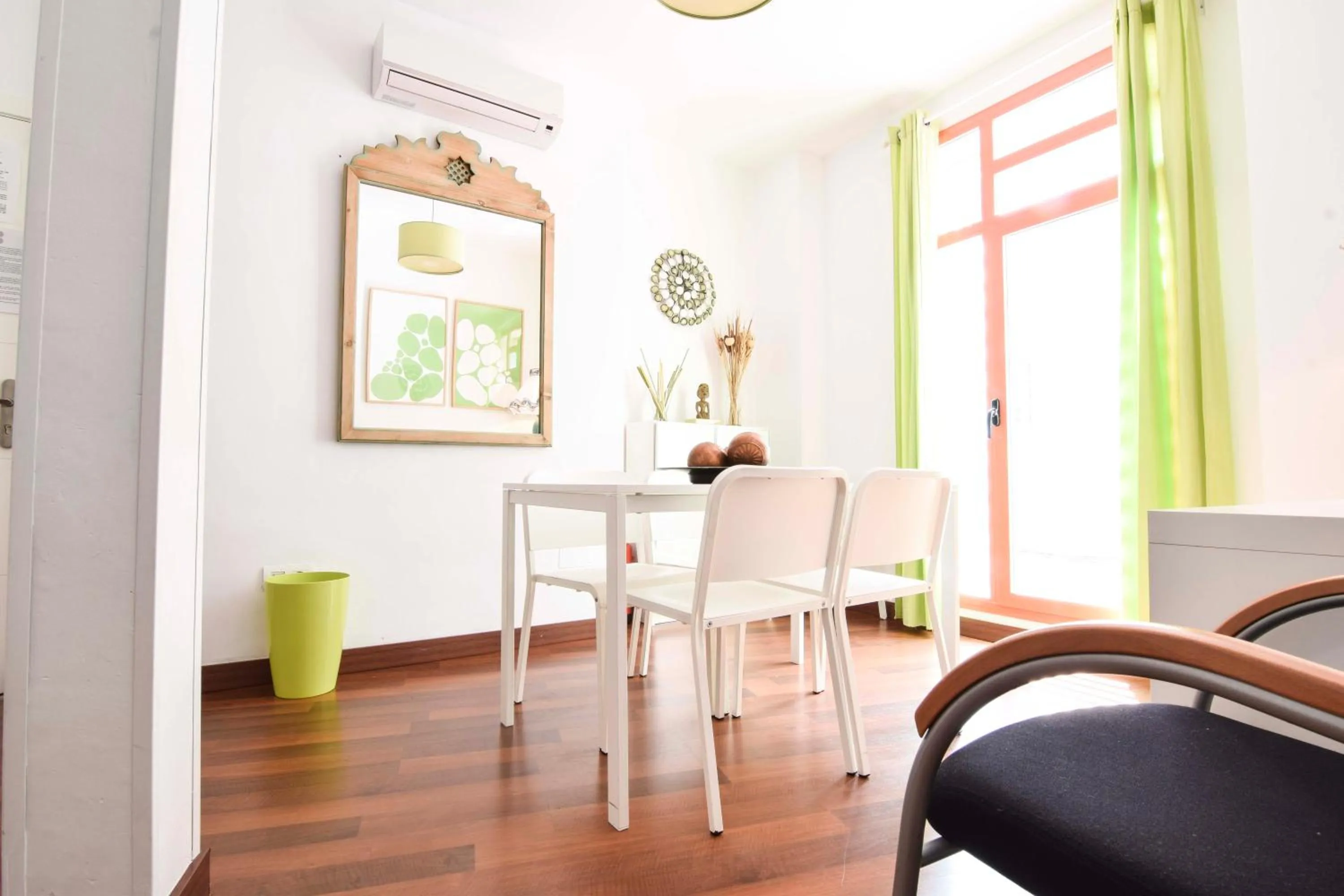 Dining area in Letmalaga Economy Bishop Orchard