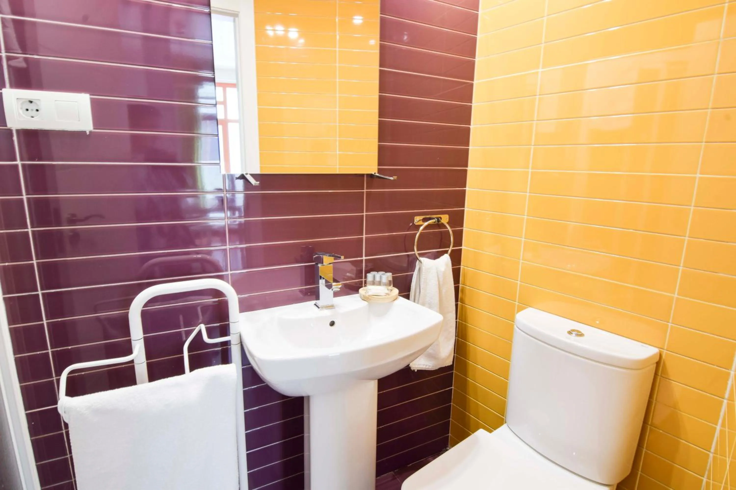 Bathroom in Letmalaga Economy Bishop Orchard