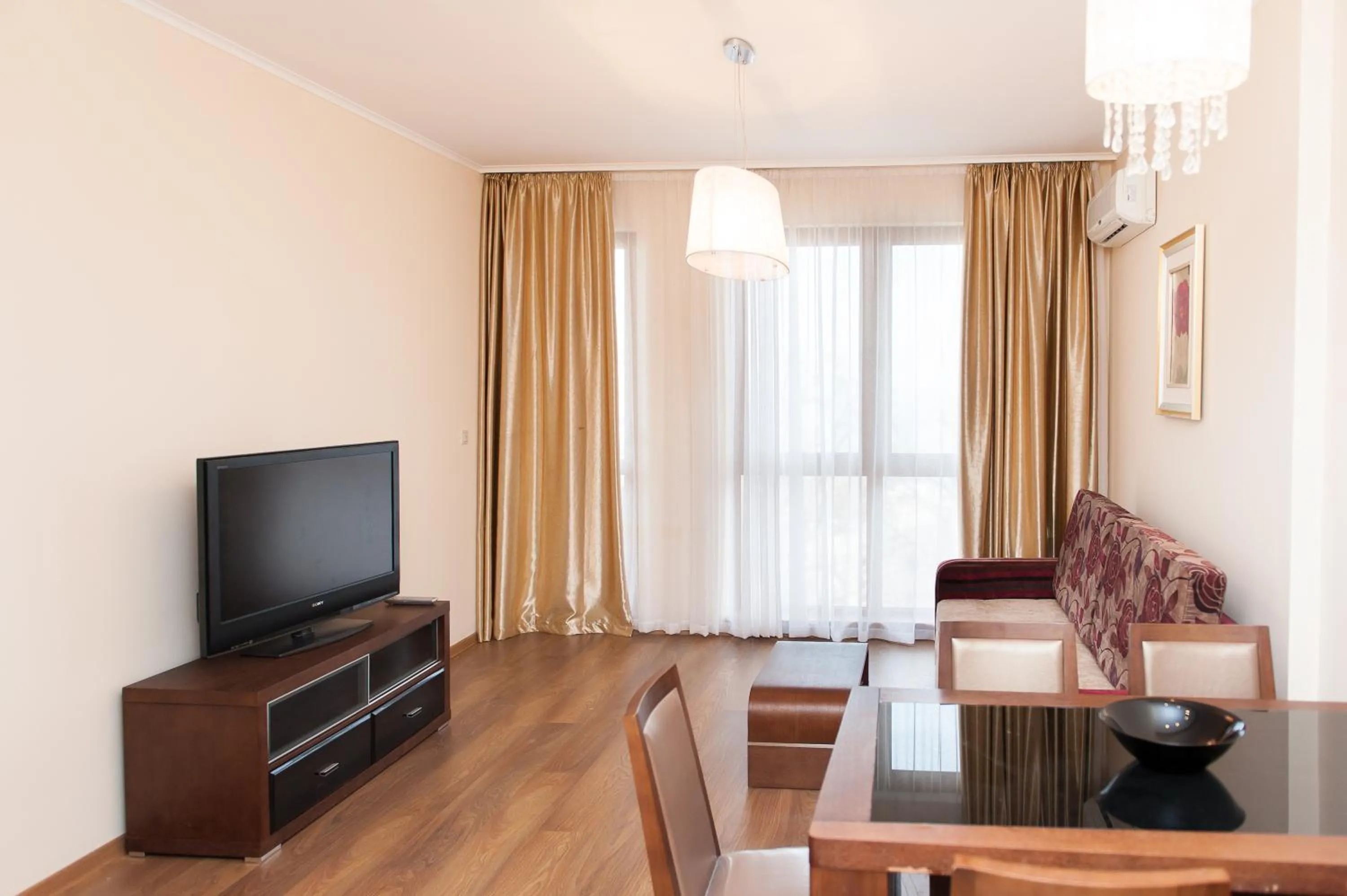 TV and multimedia in Sea View Rental Iglika Apartments