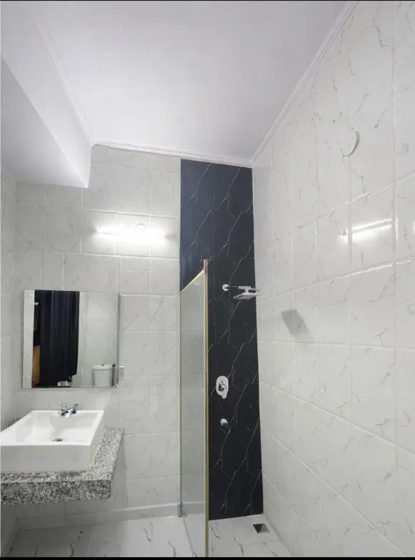 Shower in Hotel Radiance, Karol Bagh, New Delhi