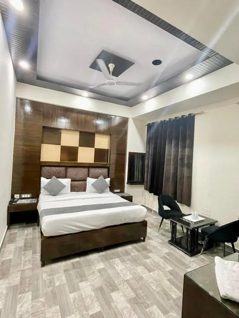 Deluxe King Room - single occupancy in Hotel Radiance, Karol Bagh, New Delhi Deluxe King Room - single occupancy in Hotel Radiance, Karol Bagh, New Delhi