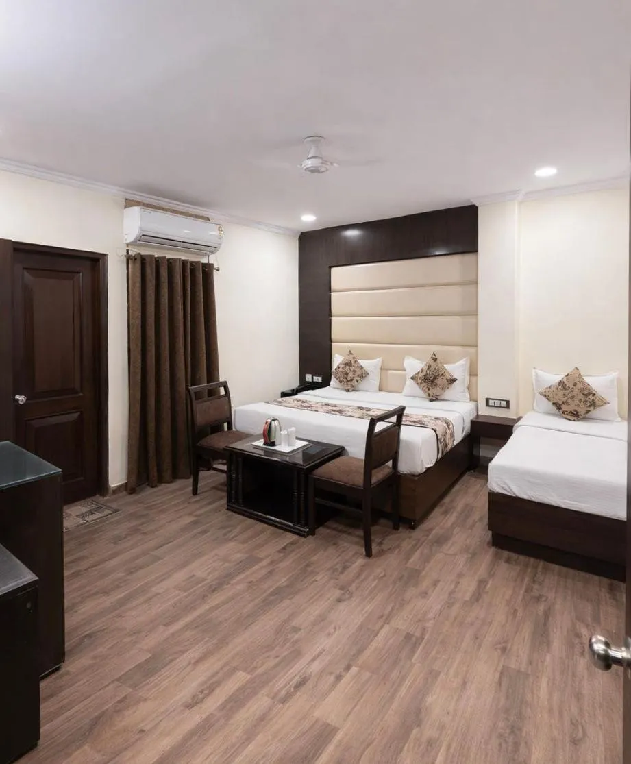Bedroom, Bed in Hotel Radiance, Karol Bagh, New Delhi