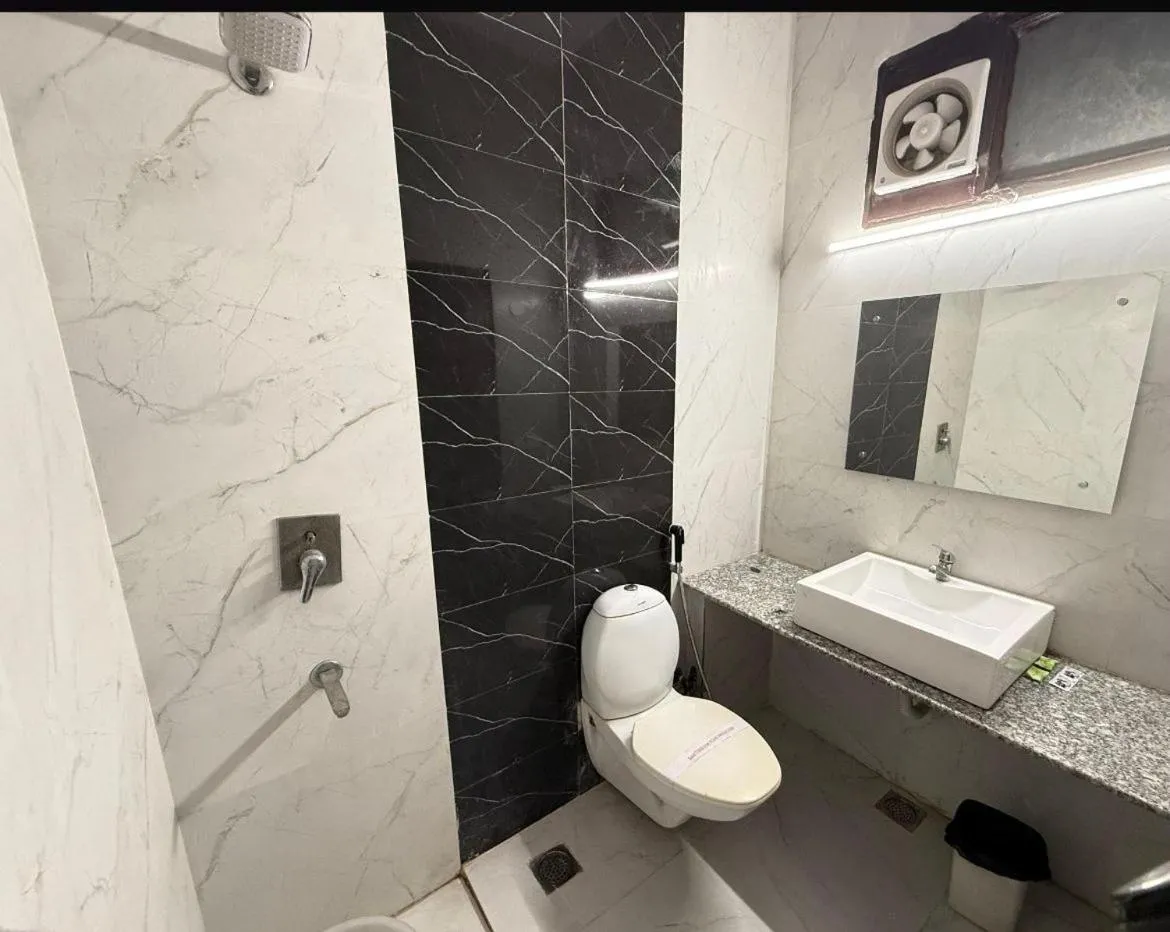 Bathroom in Hotel Radiance, Karol Bagh, New Delhi