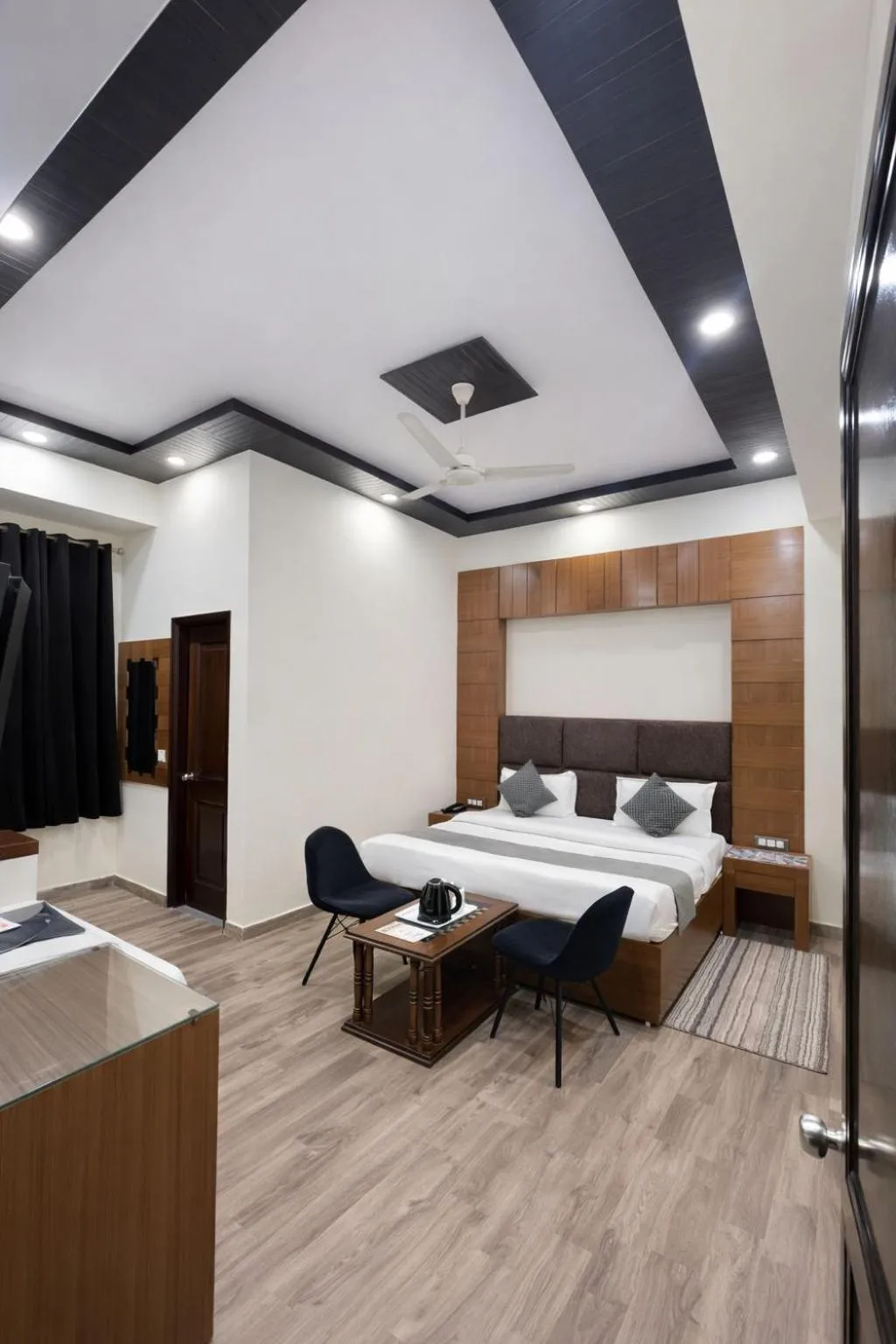 Bedroom, Bed in Hotel Radiance, Karol Bagh, New Delhi