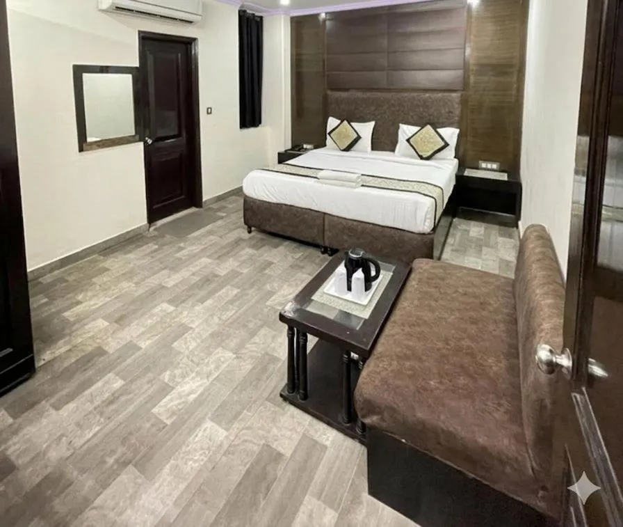 Bedroom, Bed in Hotel Radiance, Karol Bagh, New Delhi